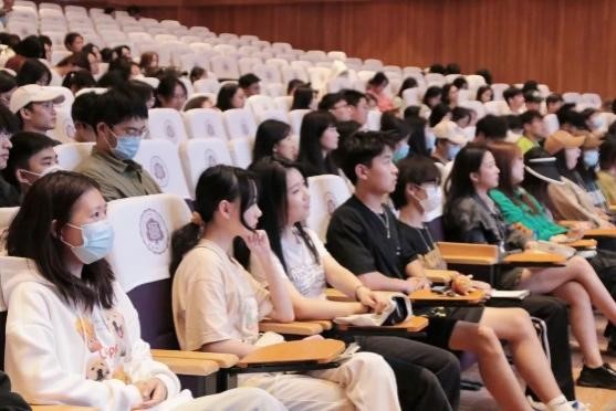 美术学院开展“大学生异常心理的识别与应对”讲座