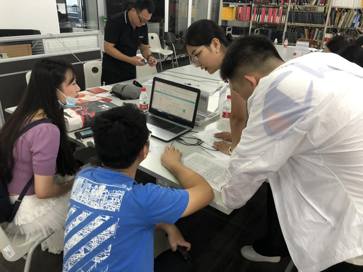 薪火相传——美术学院欢迎2020级研究生的到来