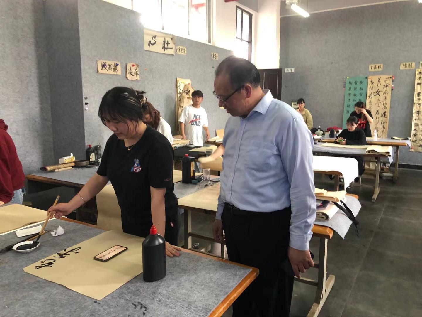 李森副校长到美术学院进行开学检查