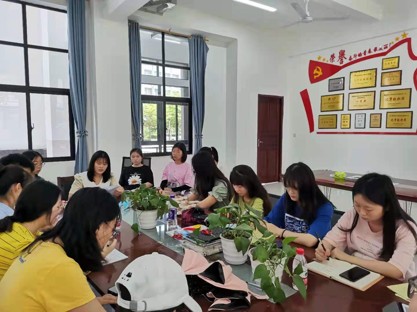 青年之声・马克思主义学院开展“我为群众办实事”实践活动本科生代表座谈会