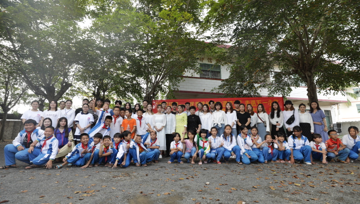 新闻学院开展“诵读经典――优秀传统文化进校园” 教学实践活动