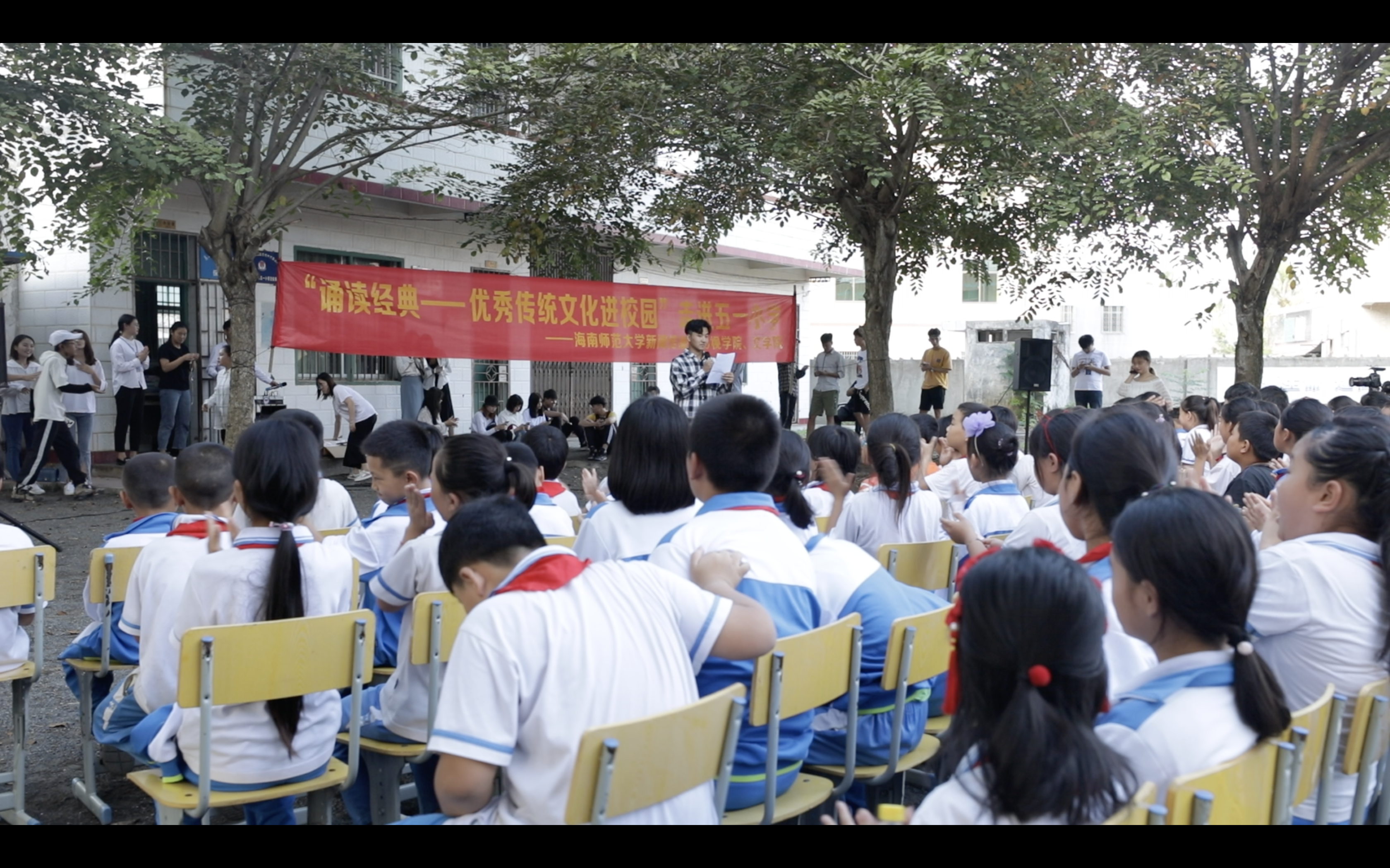 新闻学院开展“诵读经典――优秀传统文化进校园” 教学实践活动