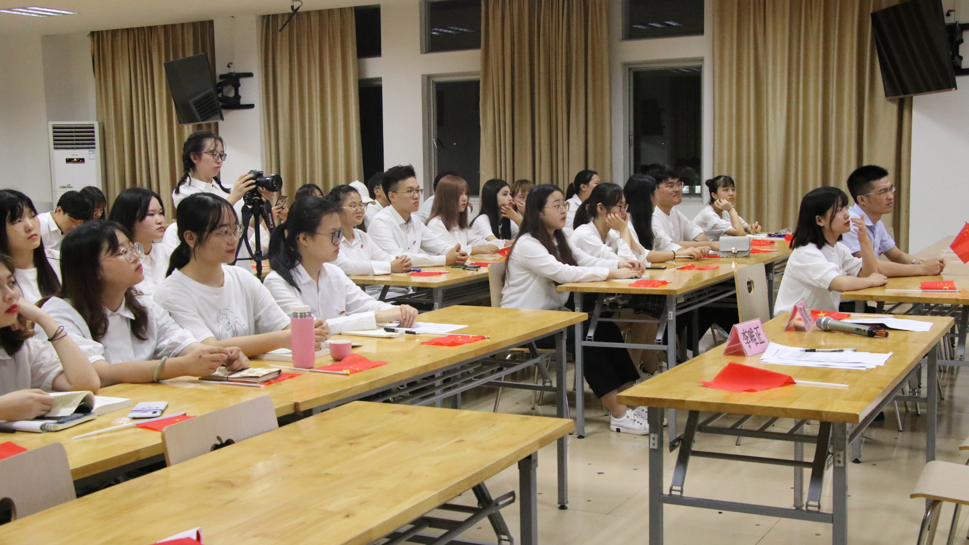 新闻学院举办学习习近平总书记在纪念五四运动100周年大会上的重要讲话主题团日活动
