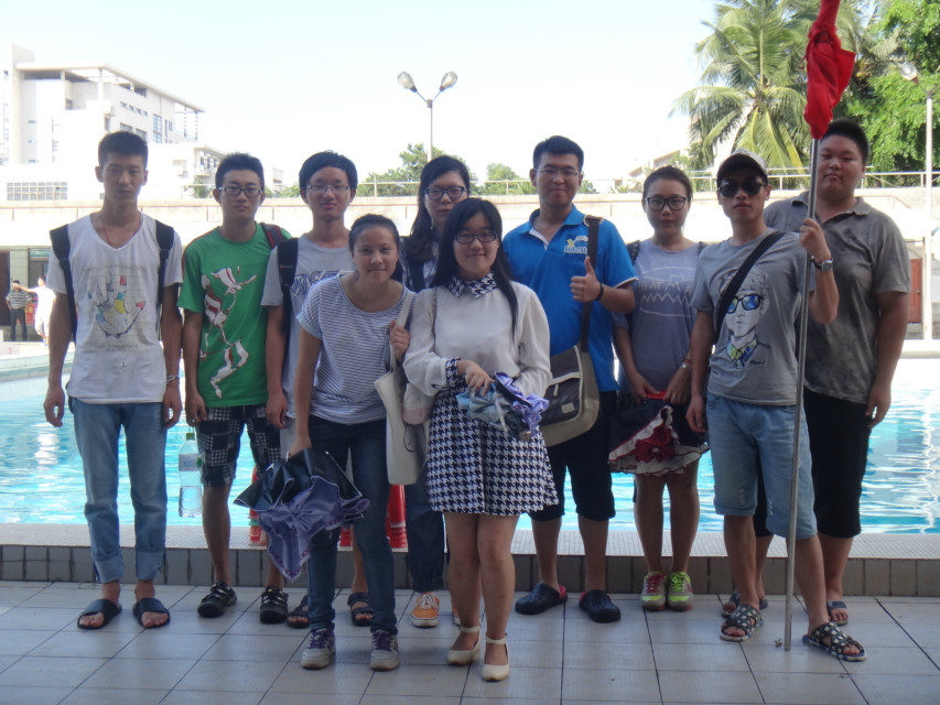 游进泳池，我运动我健康我快乐