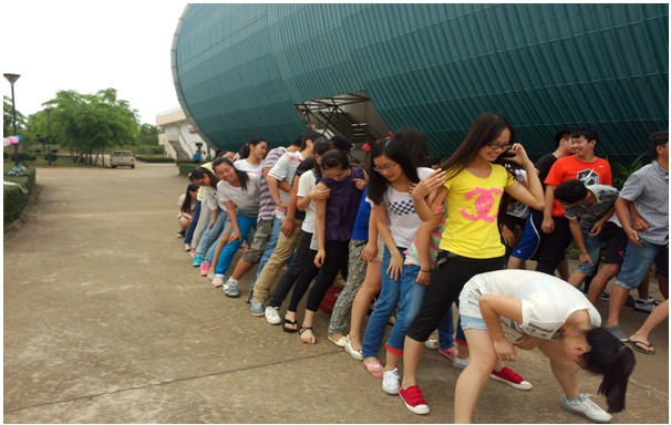 放松身心  健康成长――记经济与管理学院13国贸班心理活动