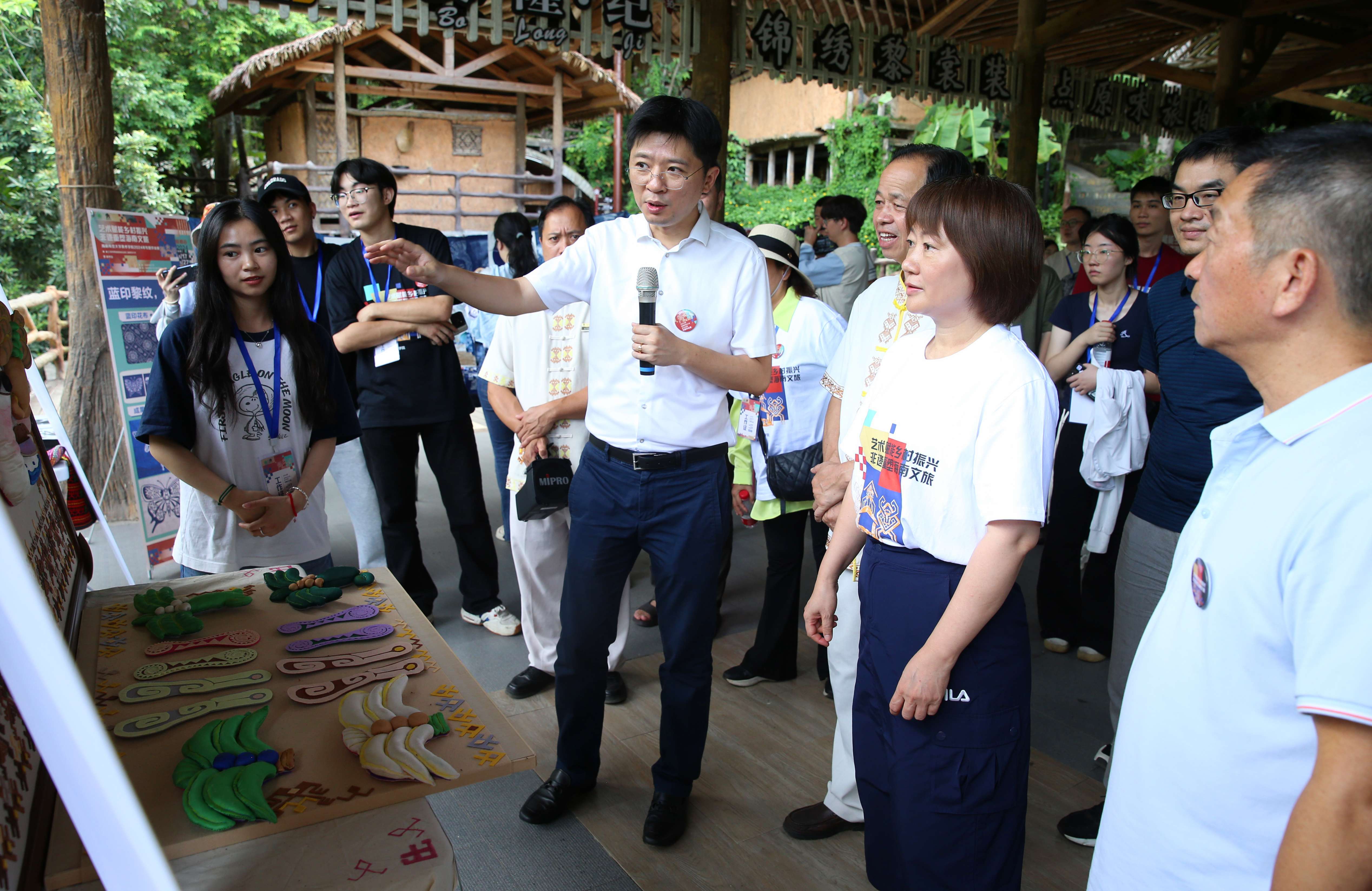 美术学院2024届毕业生作品展在槟榔谷开幕