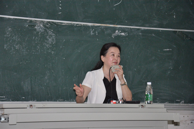 做最好的教师――记初等教育学院潘华莉副校长讲座