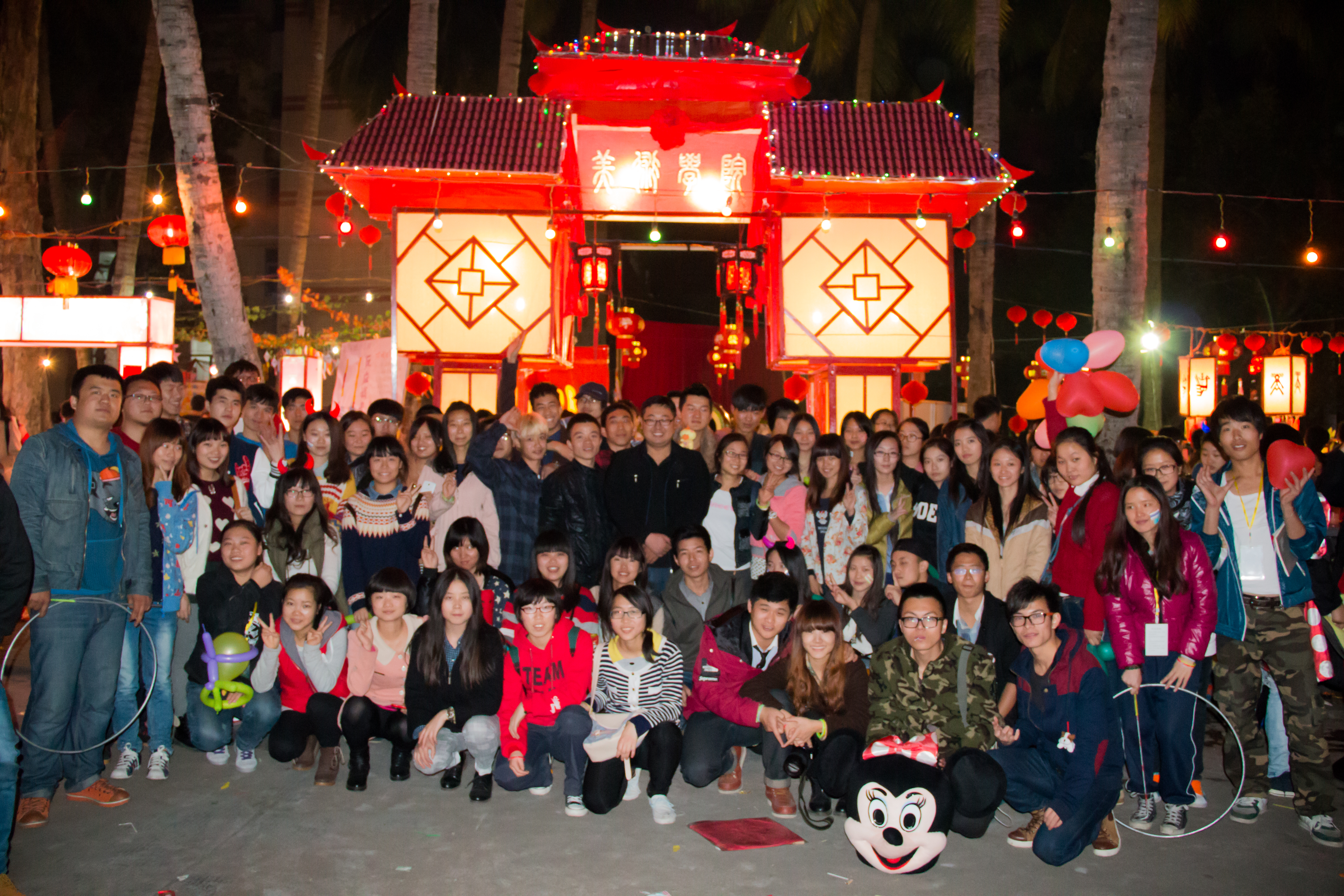 红色耀动新年，艺术传承文化――记美术学院元旦游园门活动