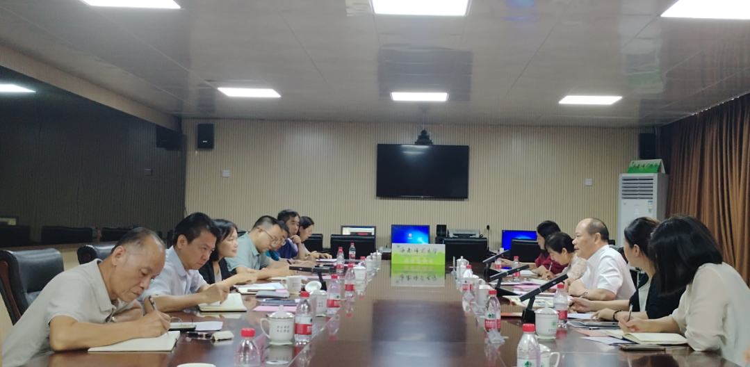 海口市教育局领导一行到我校调研座谈