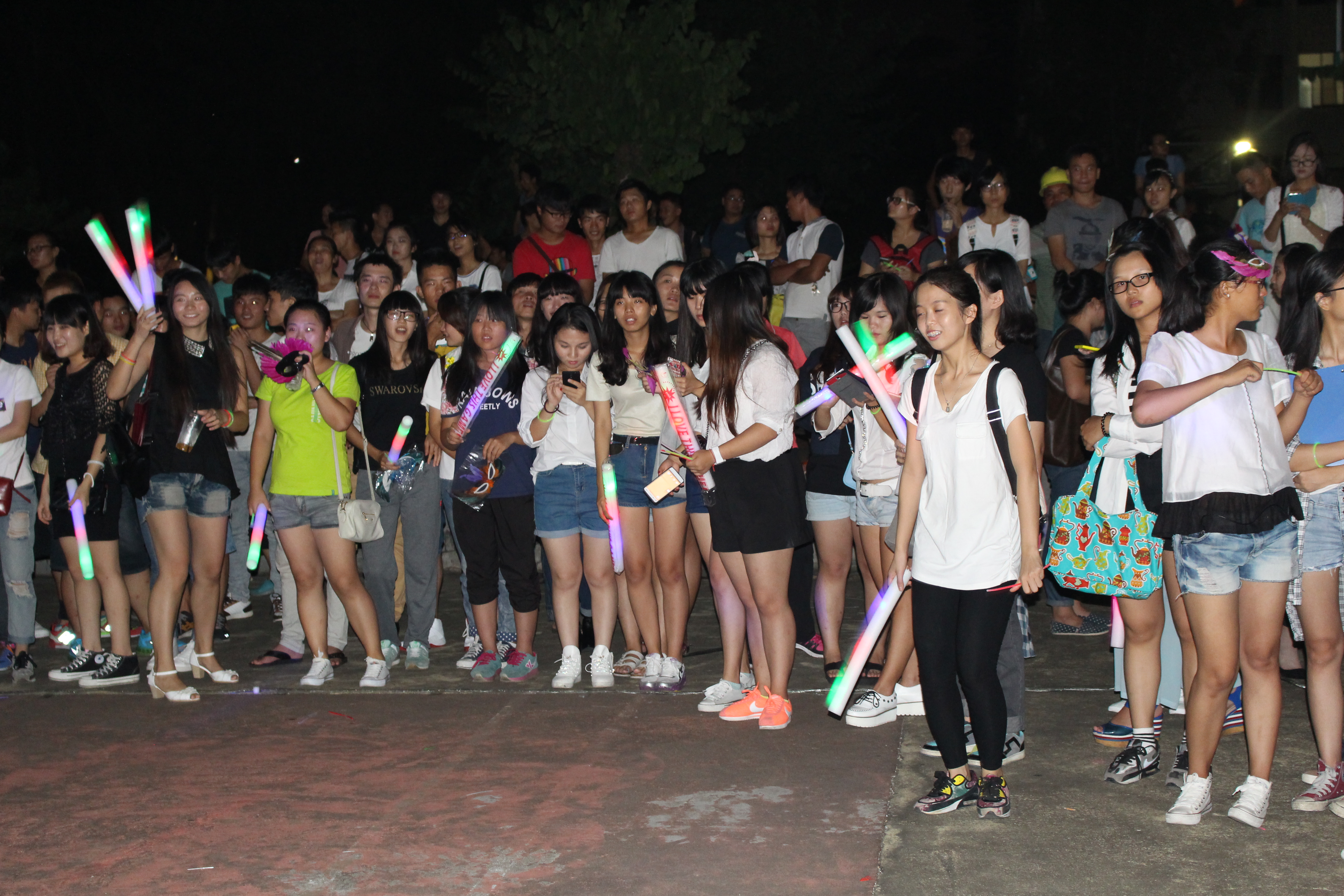 美术学院团委、学生会开展“三走”主题系列活动―《华丽邂逅 缘聚假面》舞会