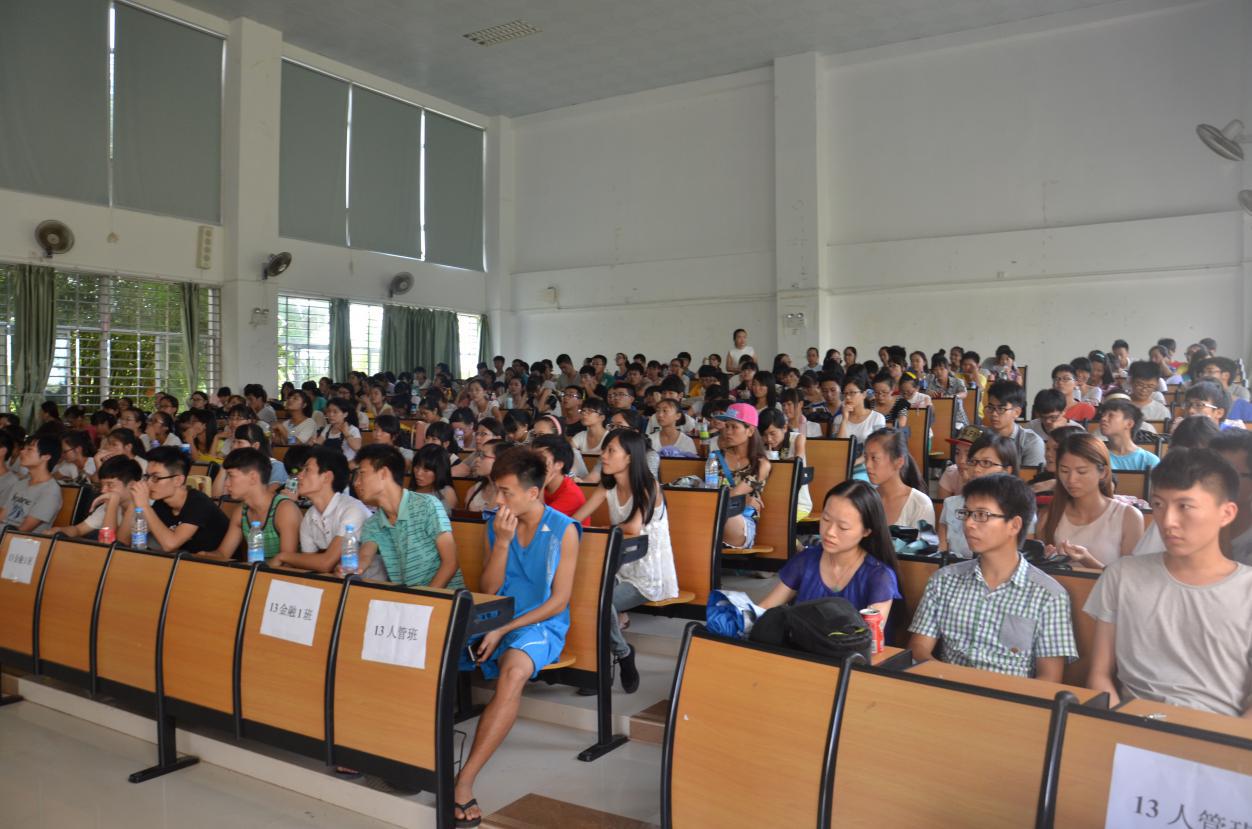 安全警钟 长鸣不息――记经济与管理学院安全教育讲座