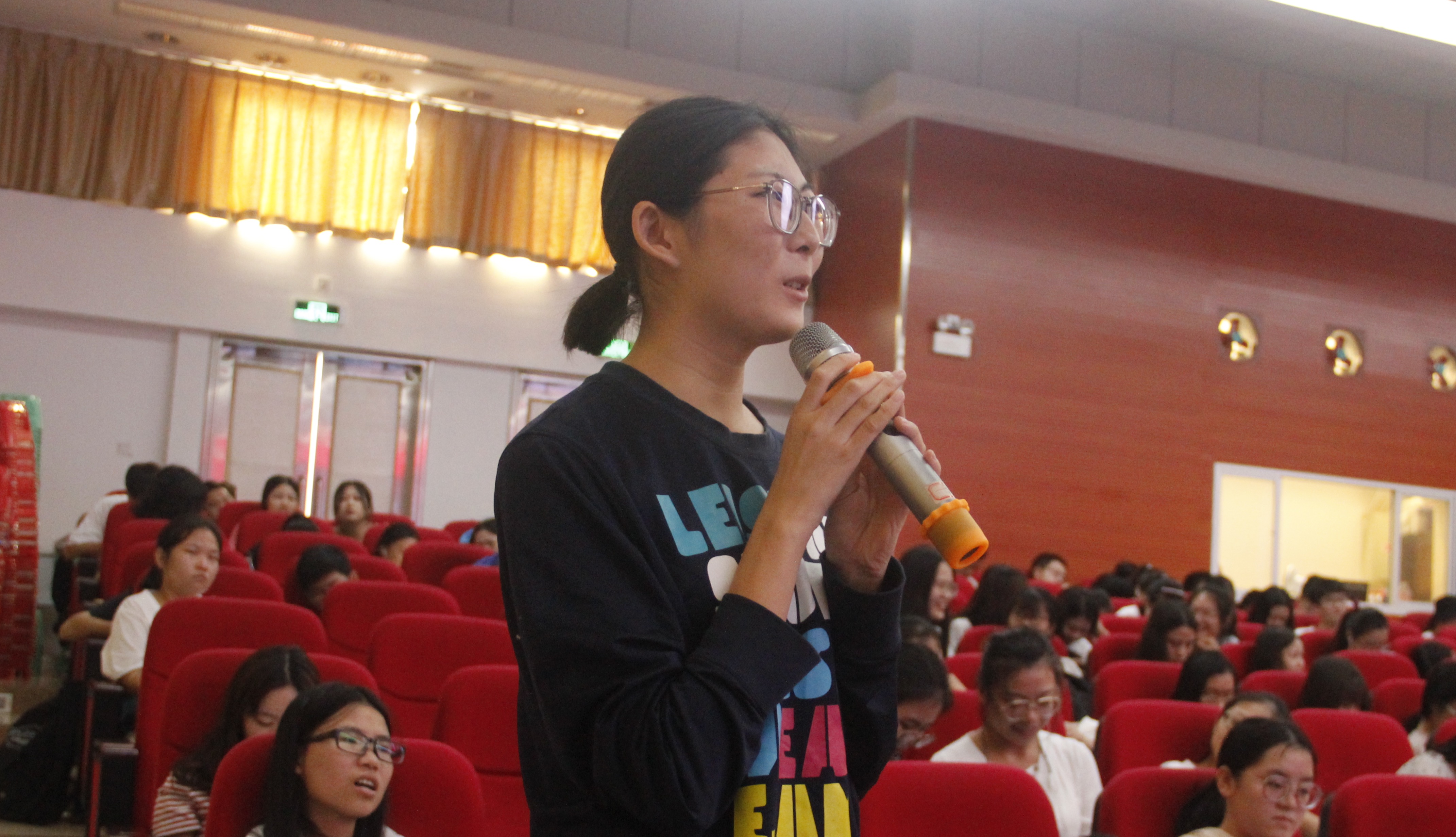 青年之声・记文学院创新创业实践周系列讲座之“新创业大潮下的海南大学生”