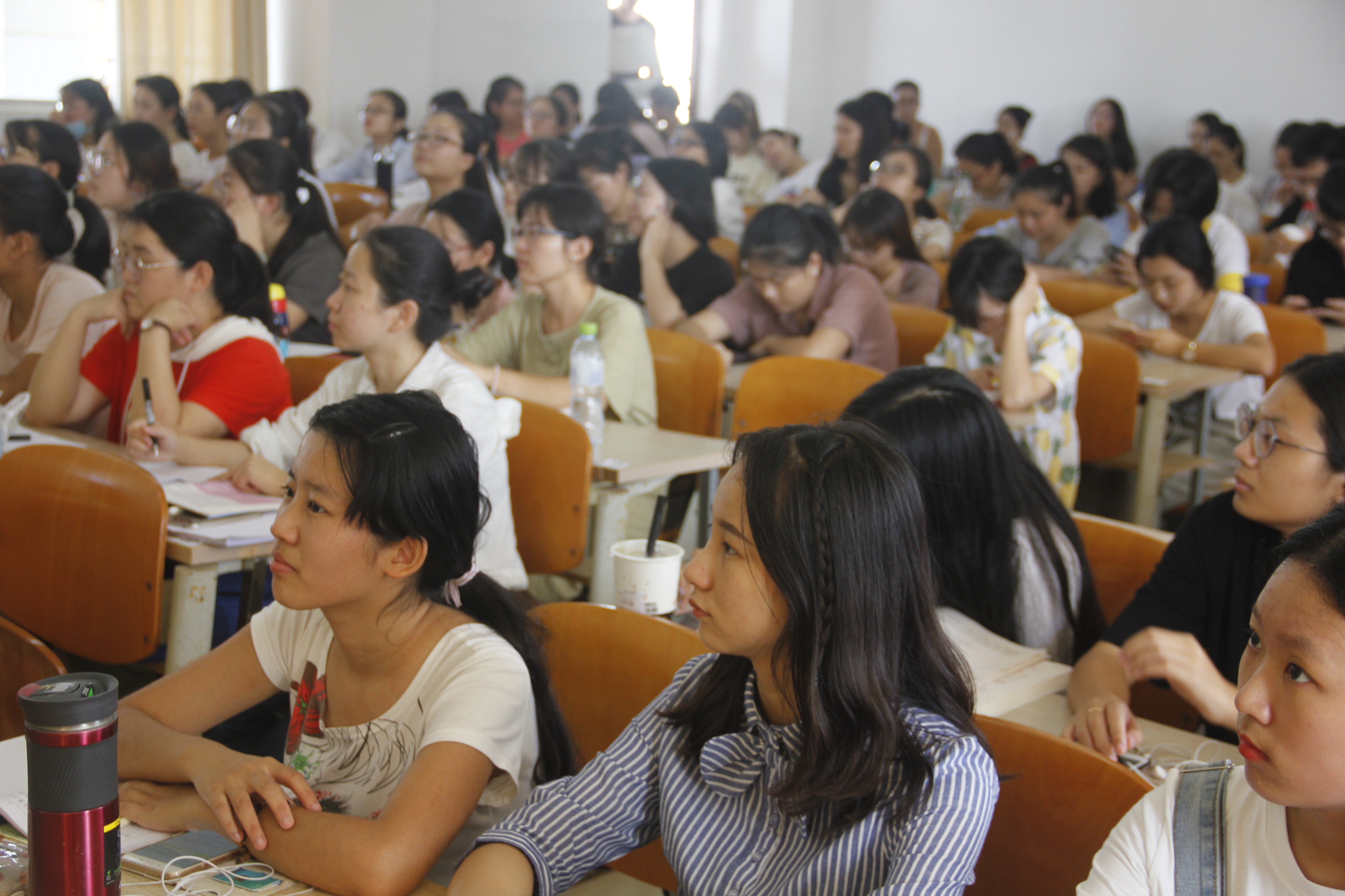 青年之声・记文学院创新创业实践周系列讲座之徐阳老师就业经验分享会