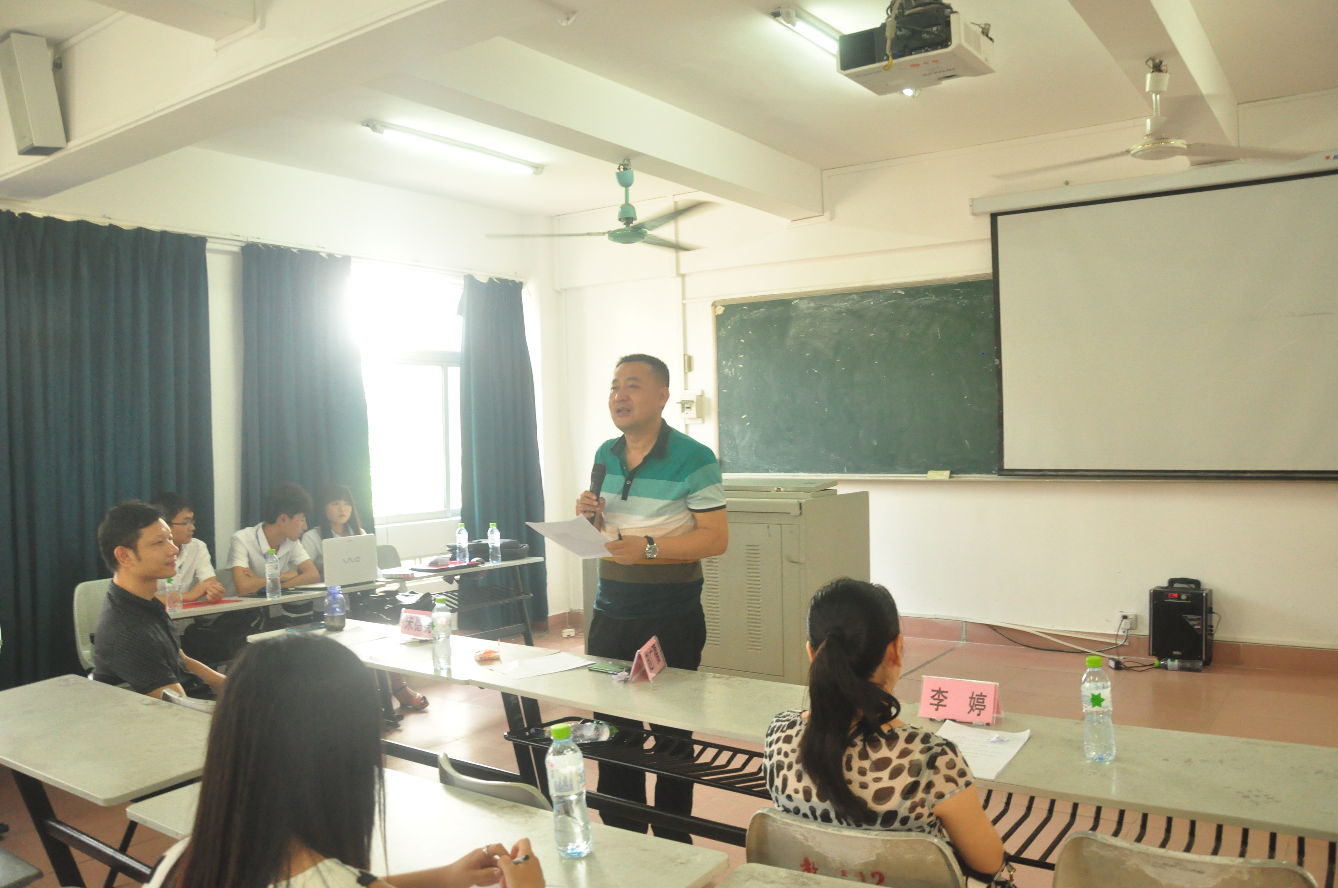 赛教师技能 展青年风采――记地理与旅游学院第四届教师技能大赛之口语技能复赛