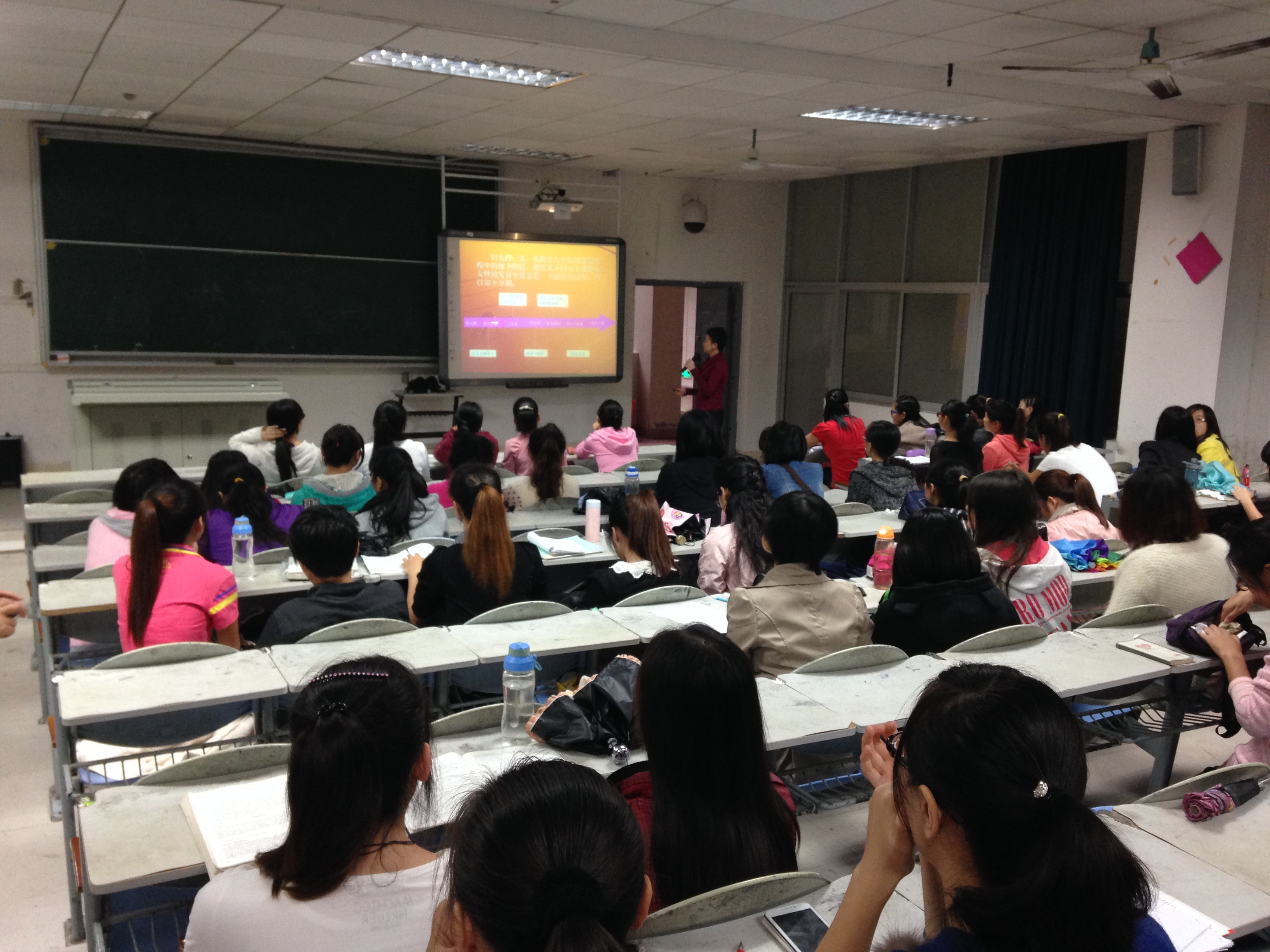 “快乐女生,健康达人”――记地理与旅游学院女性生理健康知识讲座