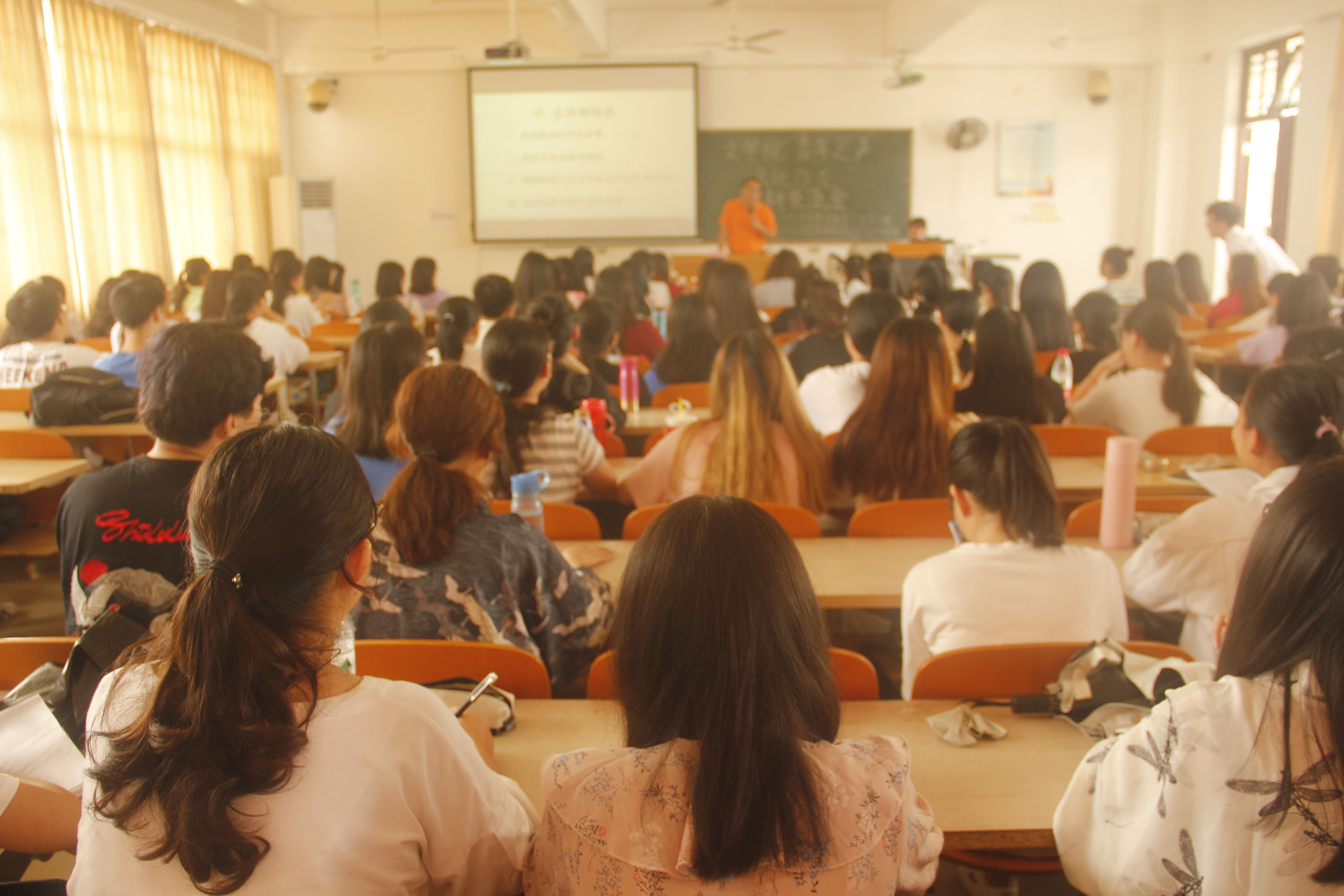 青年之声・记文学院“文化沙龙”之考研交流会