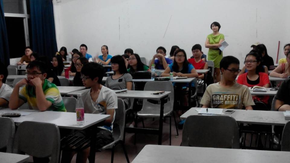 记地理与旅游学院自然地理与资源环境专业开展安全教育班会