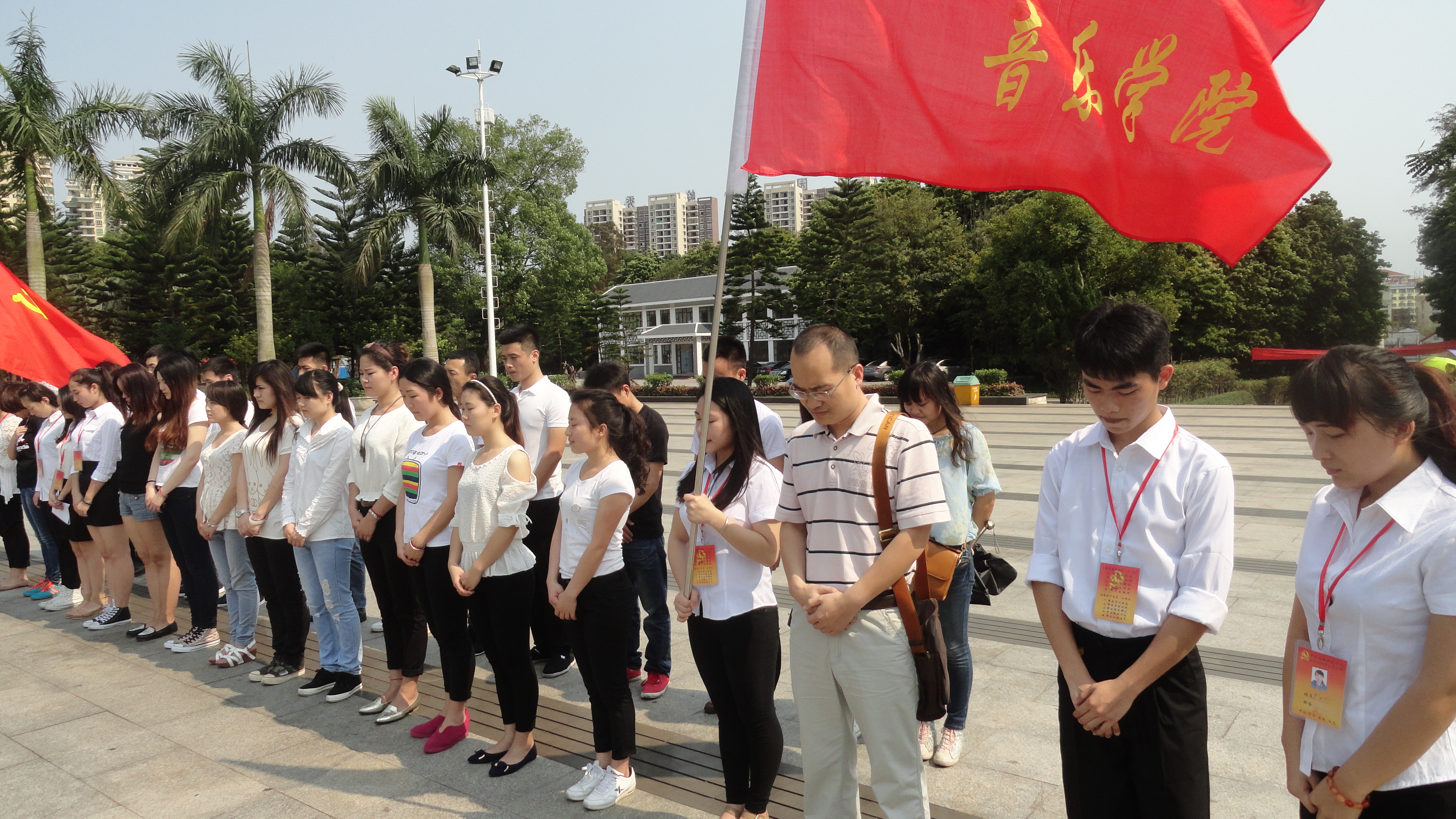 缅怀革命先烈，弘扬爱国精神――记音乐学院赴金牛岭烈士陵园开展扫墓活动