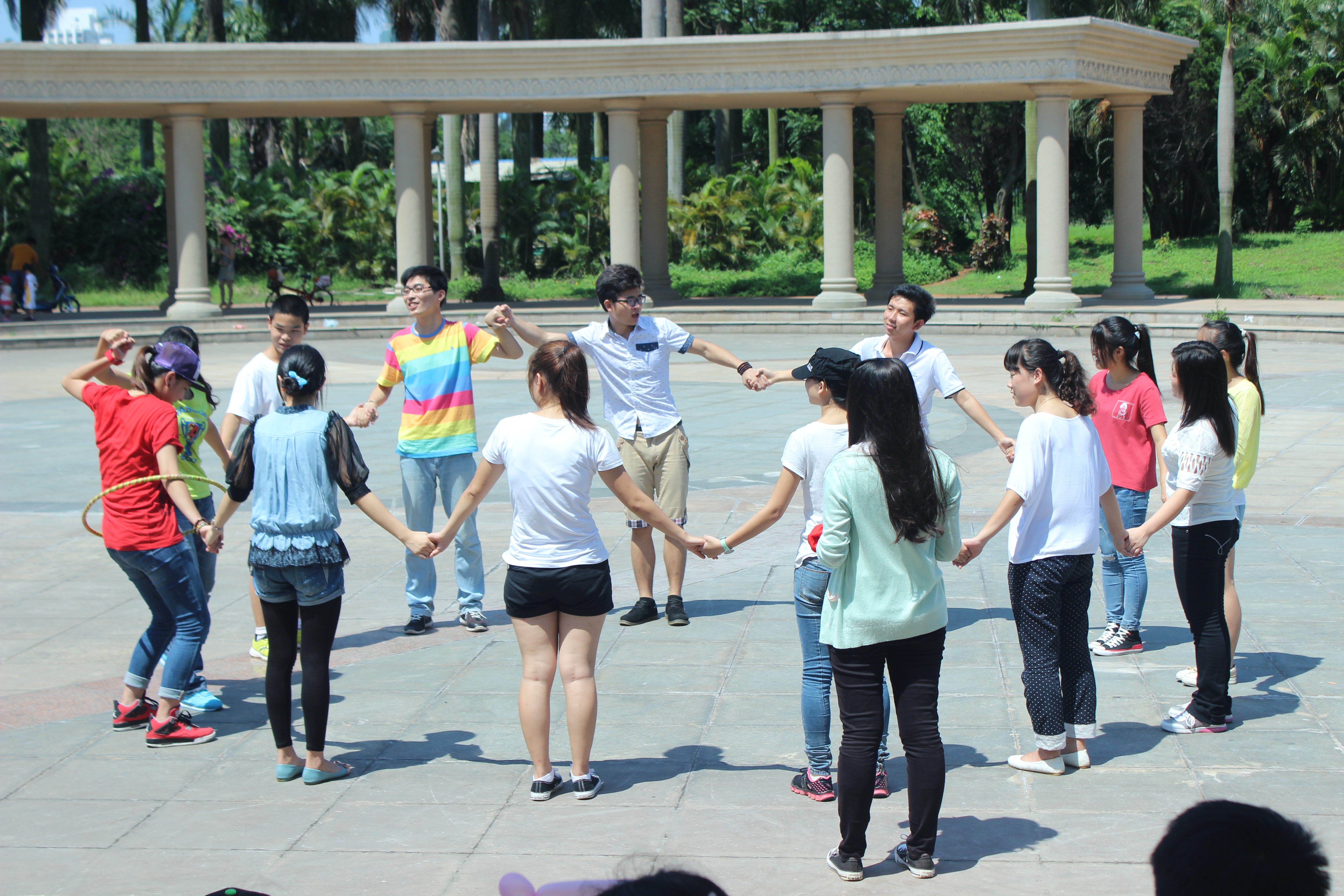 拓展个人素质 培养团队精神――记星空游戏官方团委举办素质拓展活动