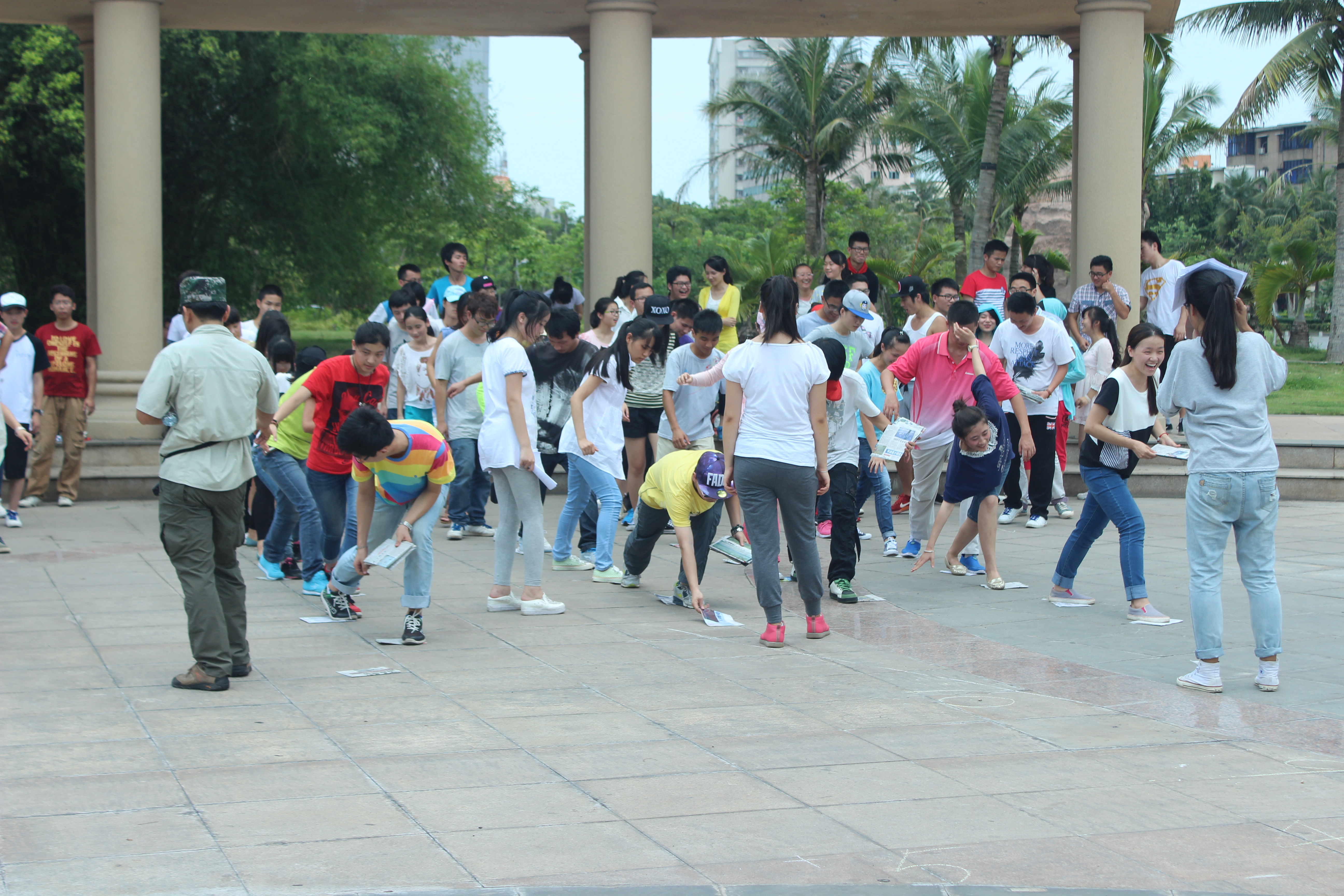 拓展个人素质 培养团队精神――记星空游戏官方团委举办素质拓展活动