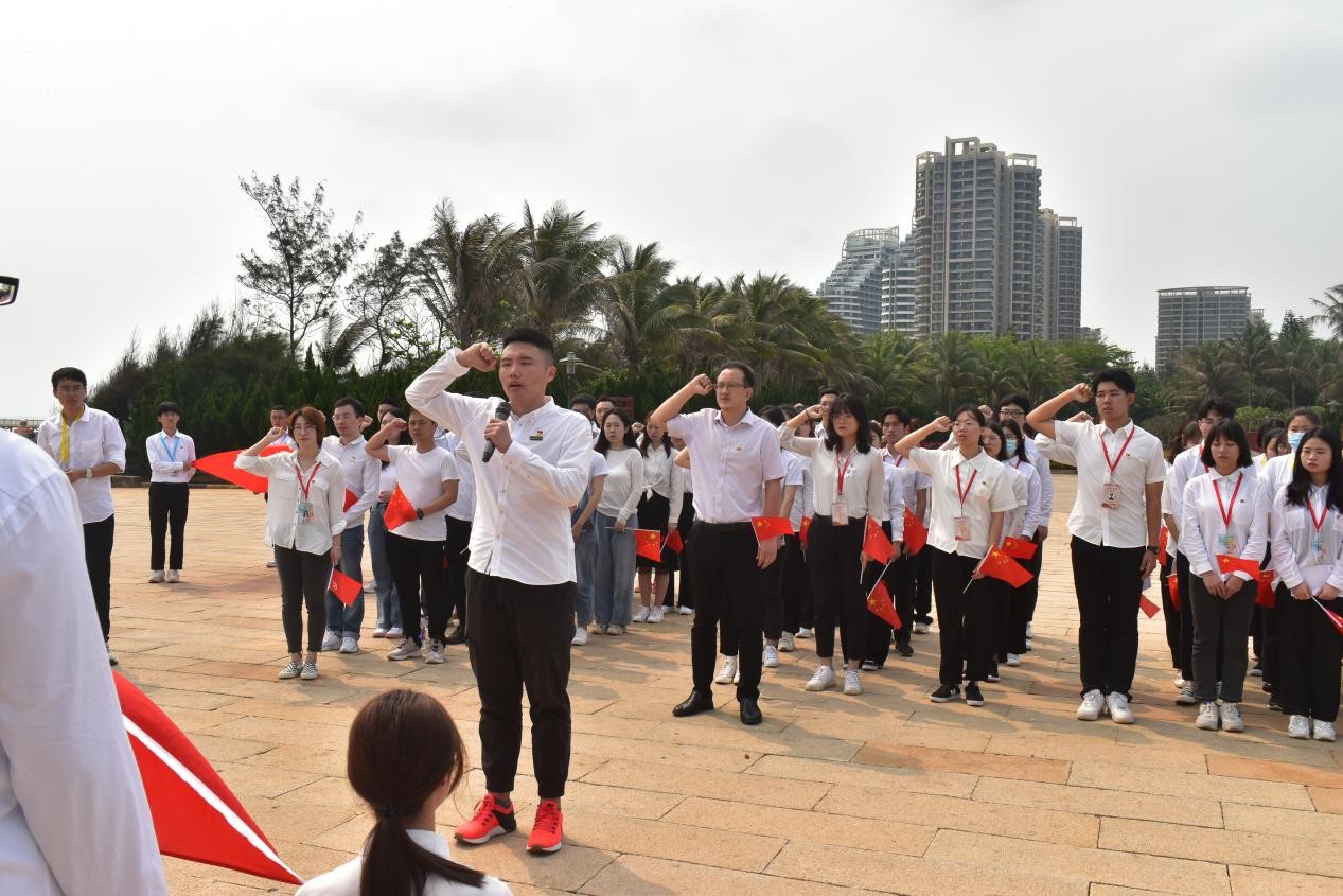 青年之声・记教育学院红色之旅清明祭活动建党百年铭先烈，清明登高祭英魂