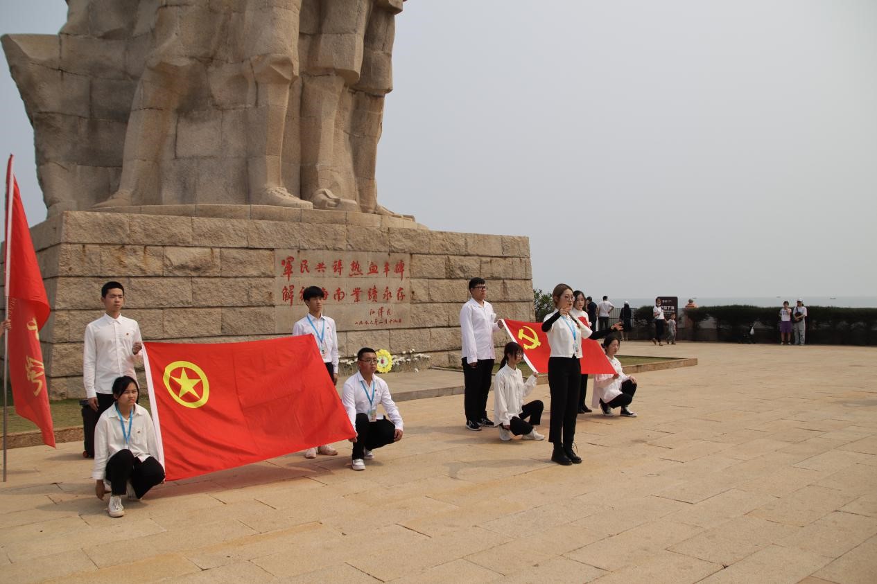 青年之声・记教育学院红色之旅清明祭活动建党百年铭先烈，清明登高祭英魂