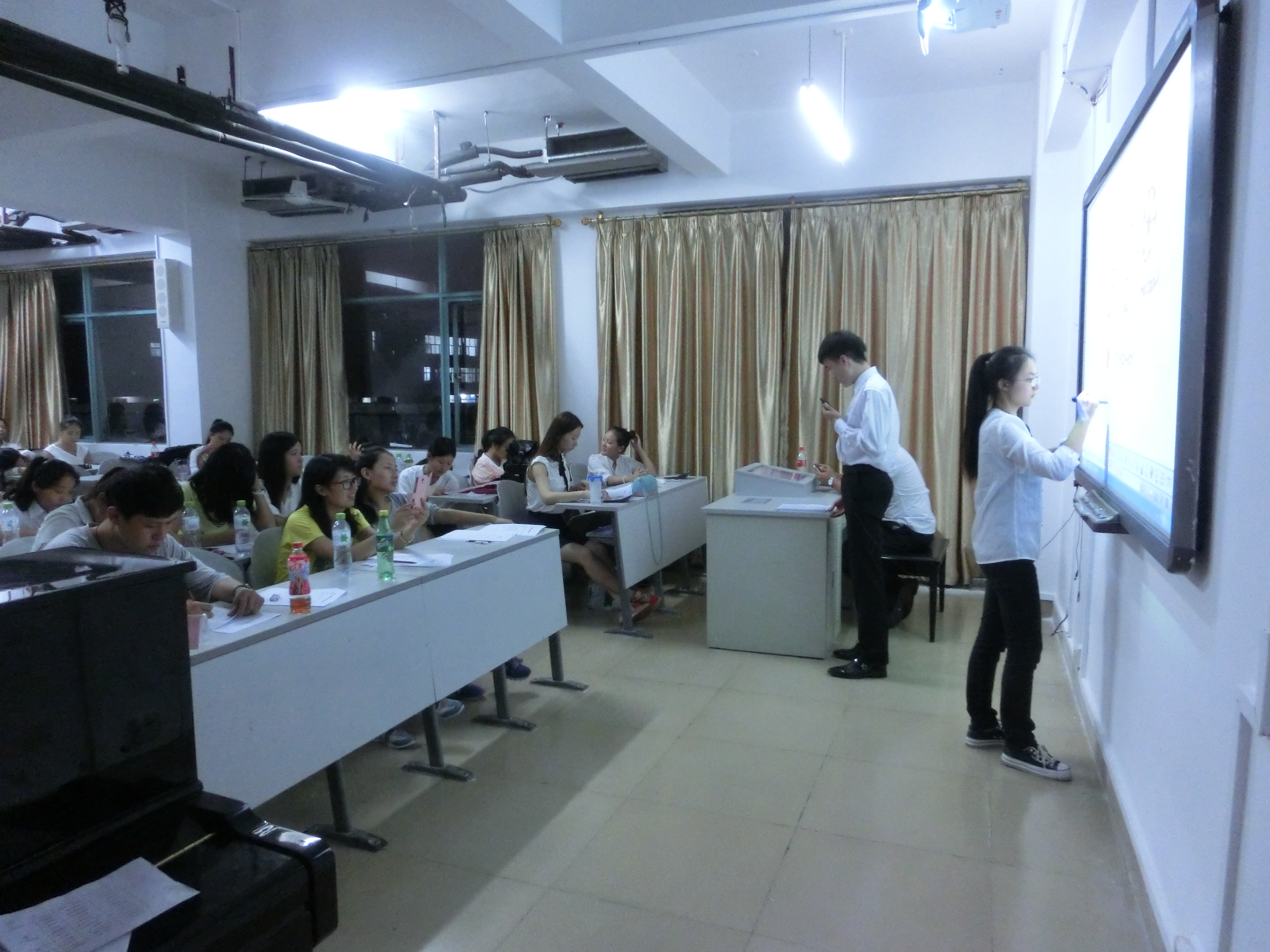 未来名师风采，就看今朝――记音乐学院第四届教师技能大赛之板书技能、班主任技能专场