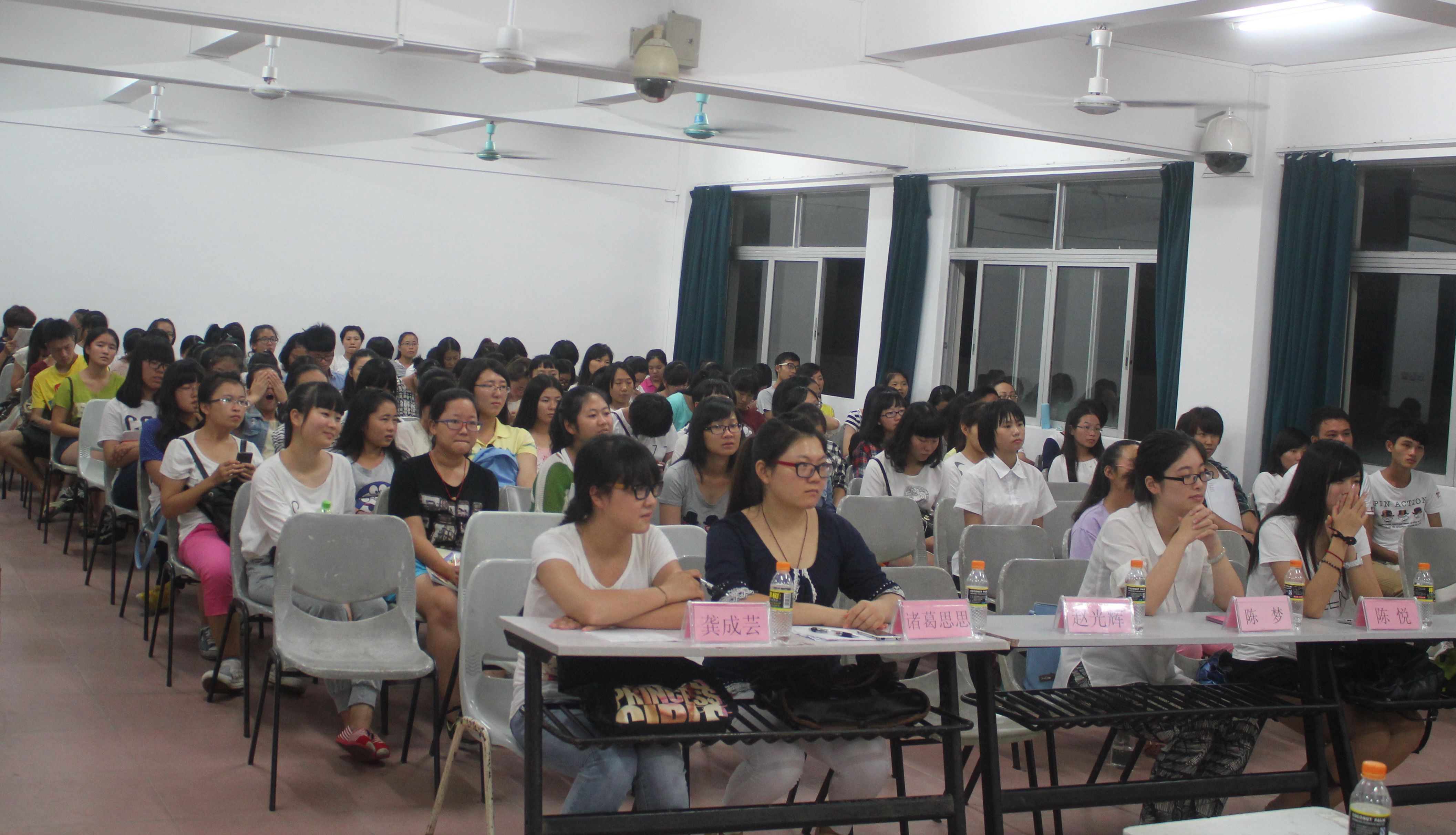 挑战自我 开拓创新――记初等教育学院“挑战杯”大学生创业座谈会