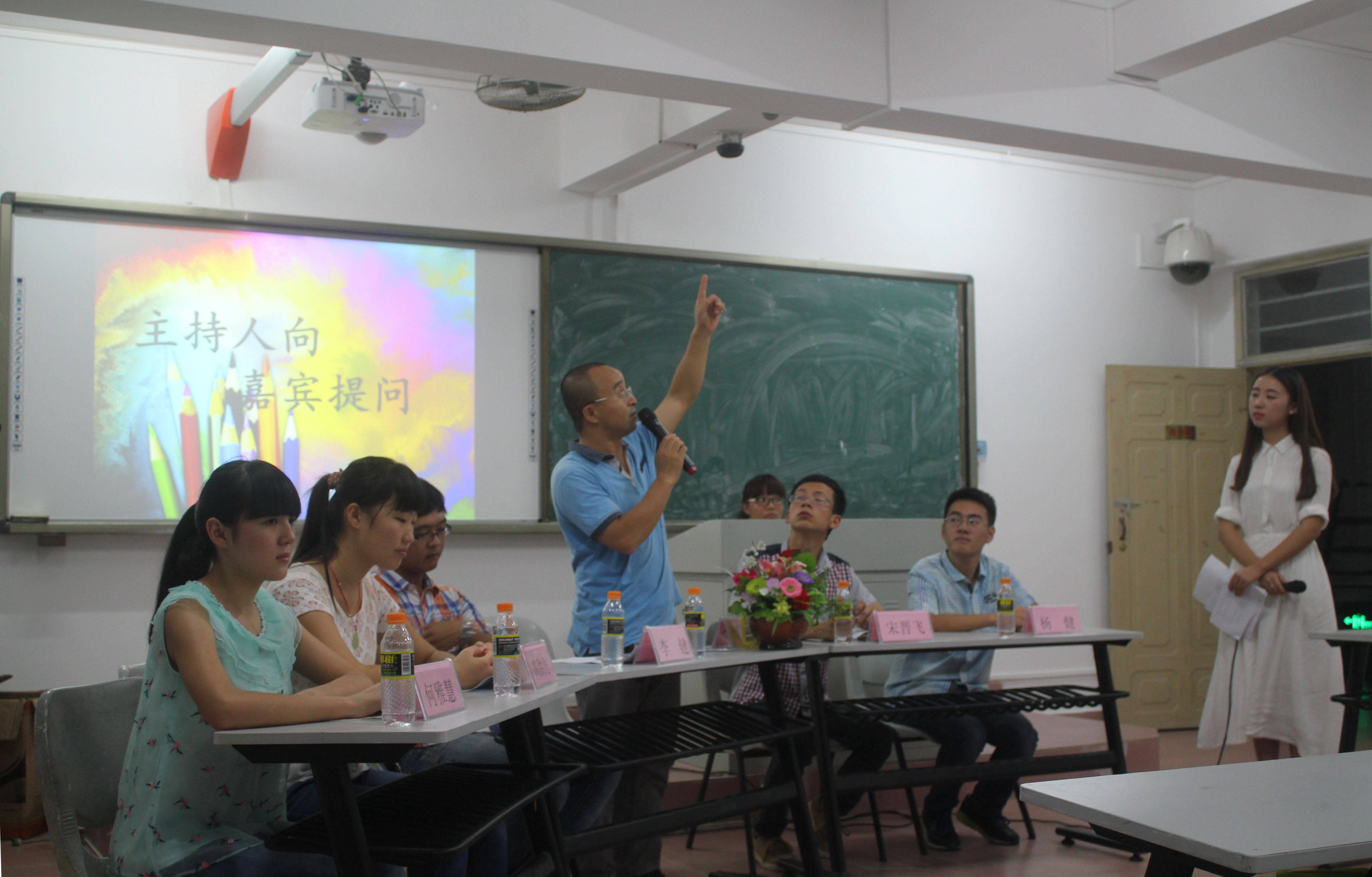 挑战自我 开拓创新――记初等教育学院“挑战杯”大学生创业座谈会