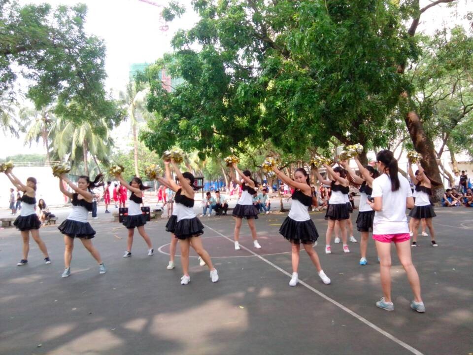 旗开得胜 首战告捷――记生科院男篮女排比赛