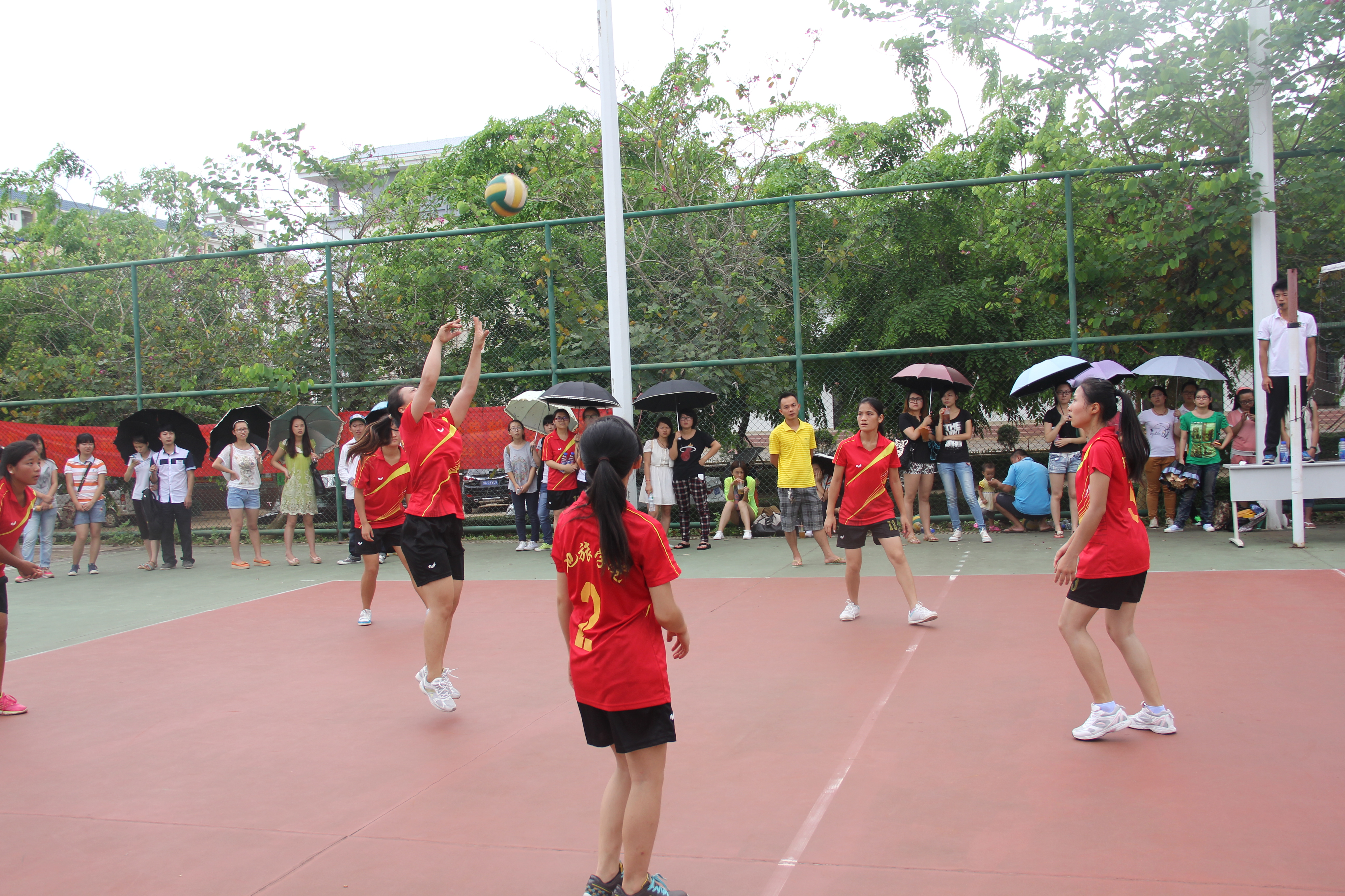 快乐排球 展我风采――记地理与旅游学院校“欢送杯”女排决赛夺冠