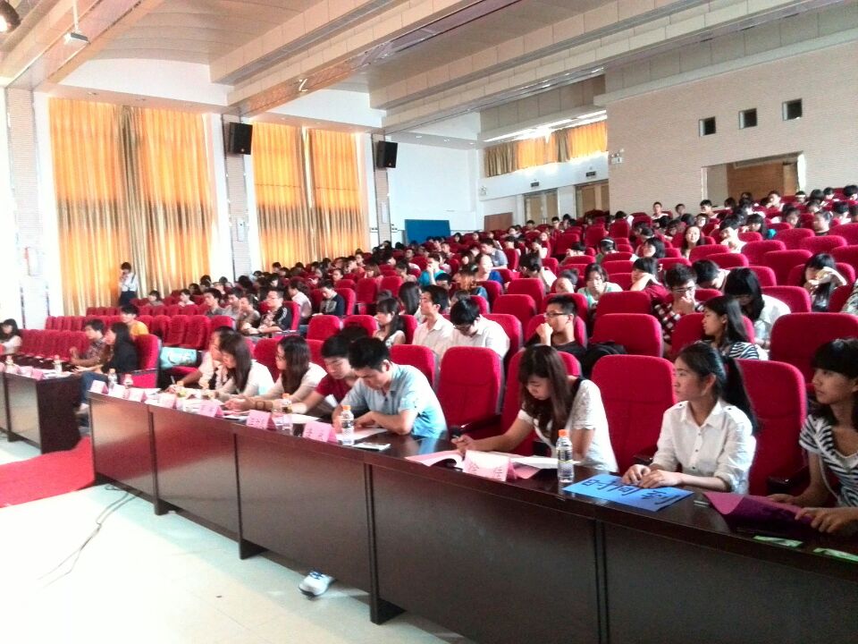 唇舌相击，谁主沉浮――记星空游戏官方“海师四季”辩论赛