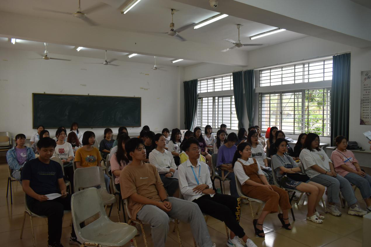 青年之声・与书籍为友，与圣人同行