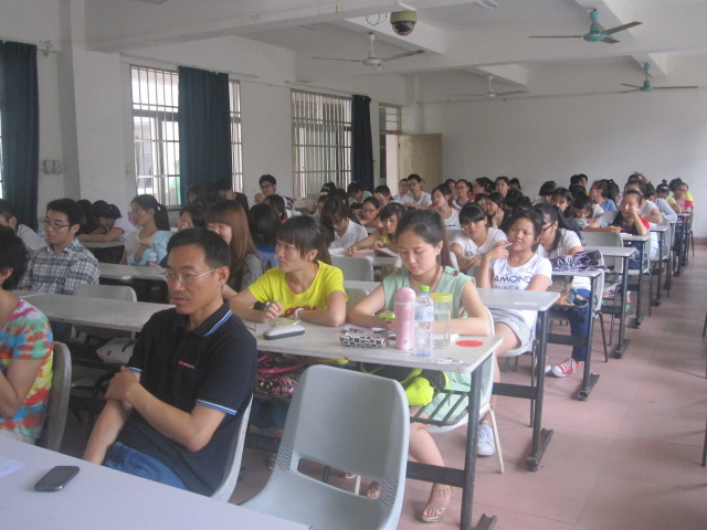 四月 我们的视听盛宴――记生命科学学院第二届英语演讲比赛