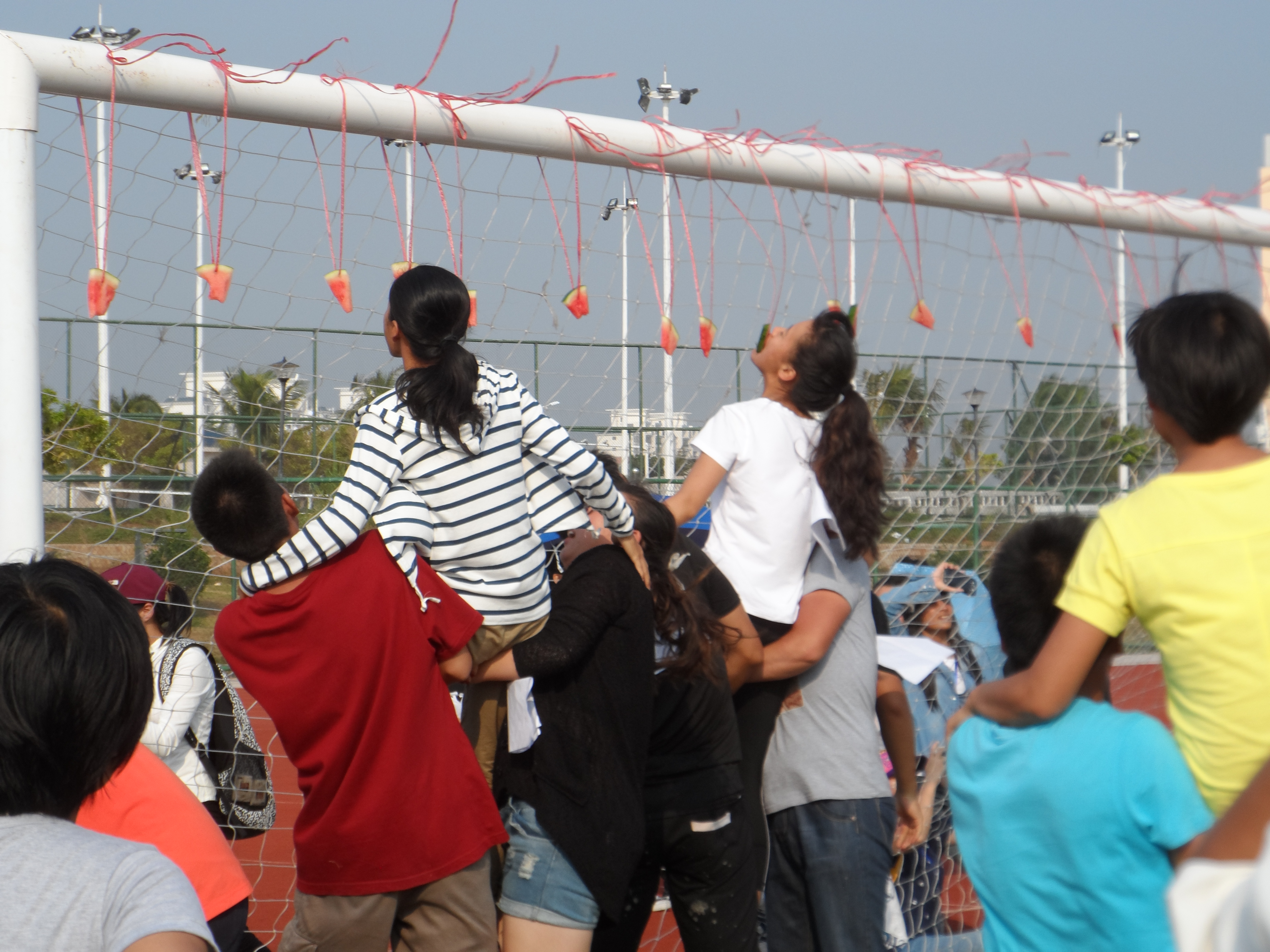 外国语学院参加2014级新生趣味运动会