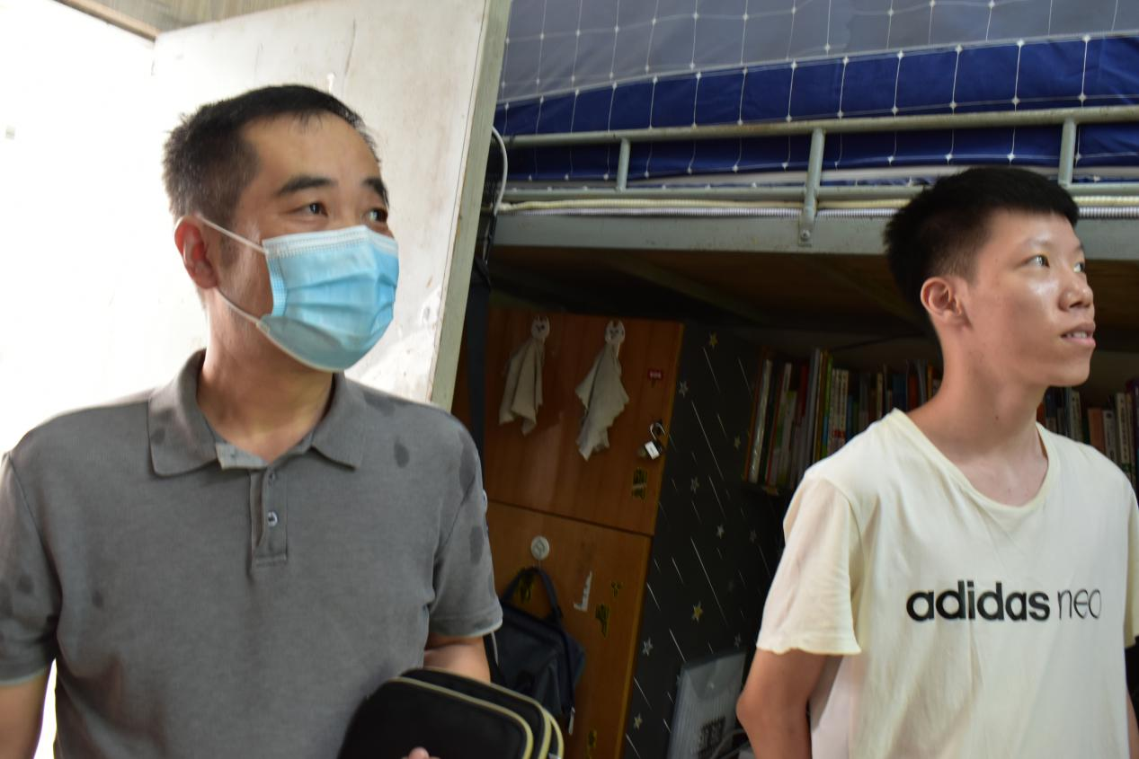 青年之声・教育学院开学走寝活动