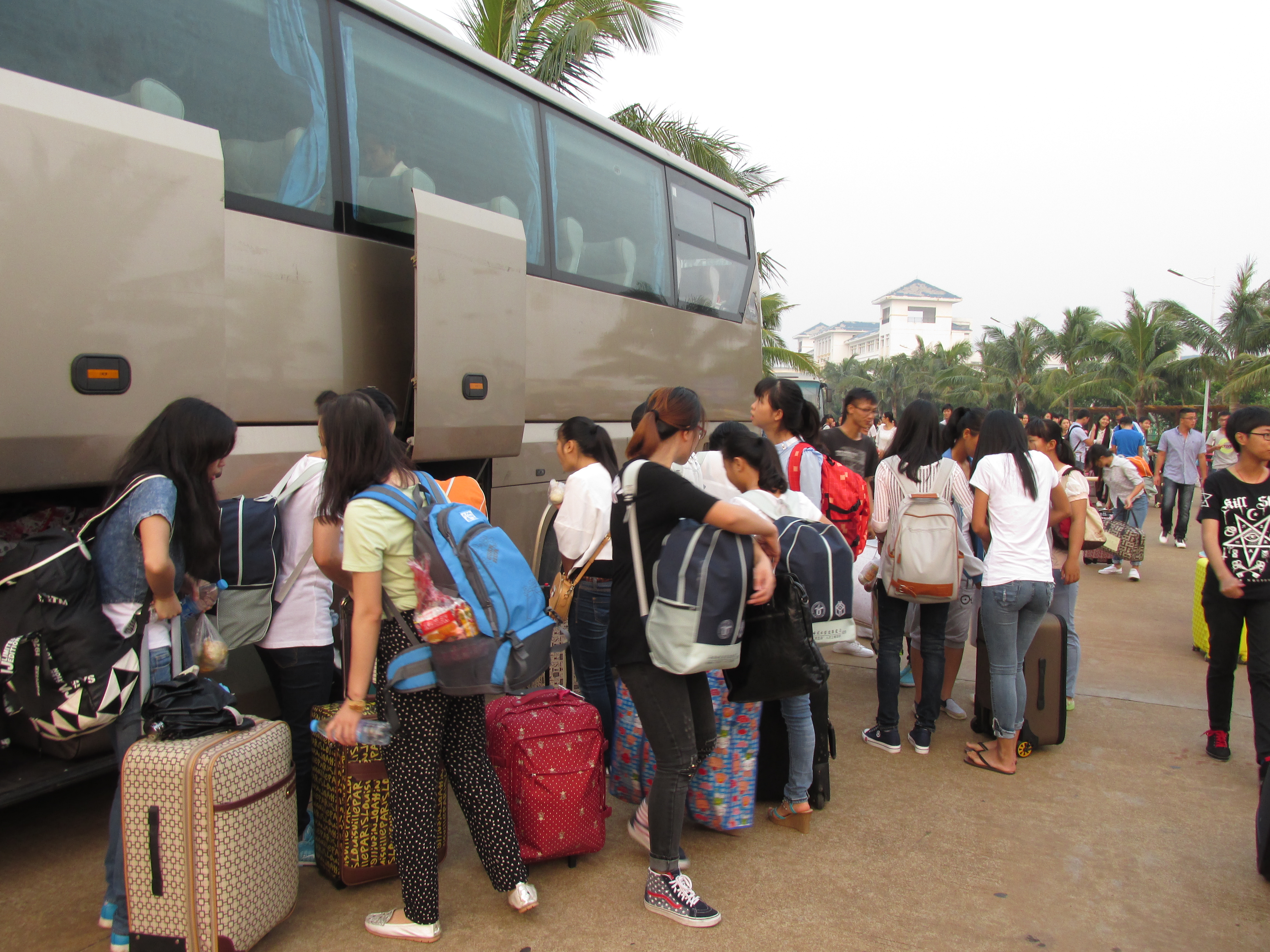 师道绵长，爱心万里――记文学院欢送2014届“顶岗支教”实习生