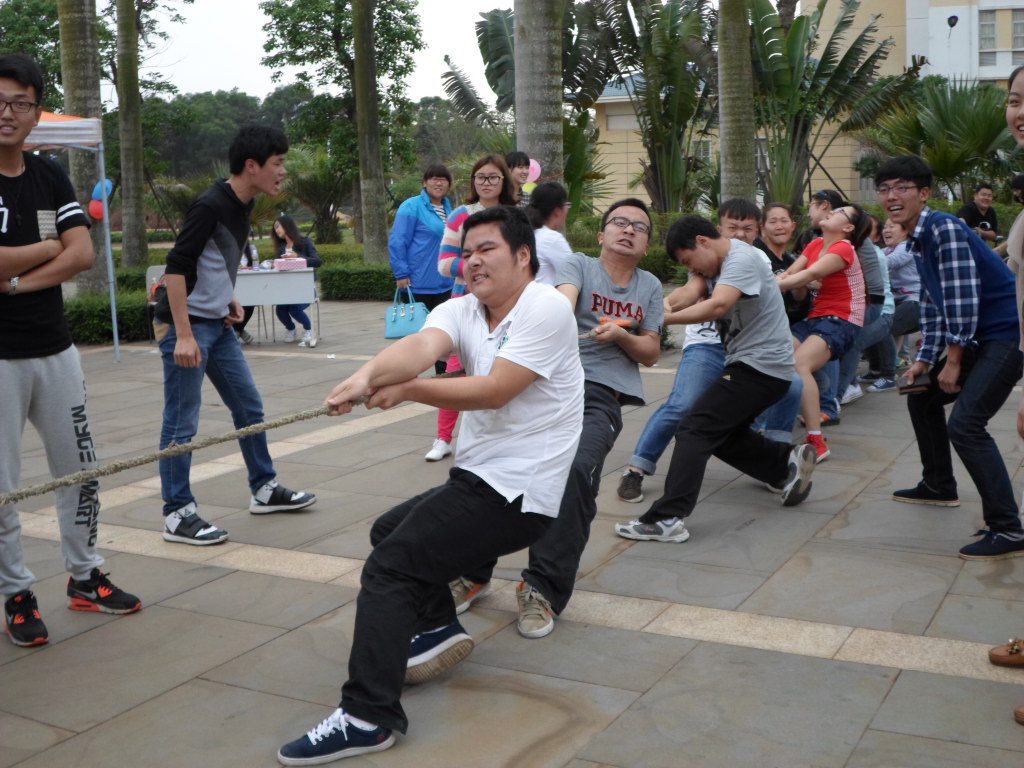 万众一心使力量, 赛出风格展雄风――记经济与管理学院拔河事件