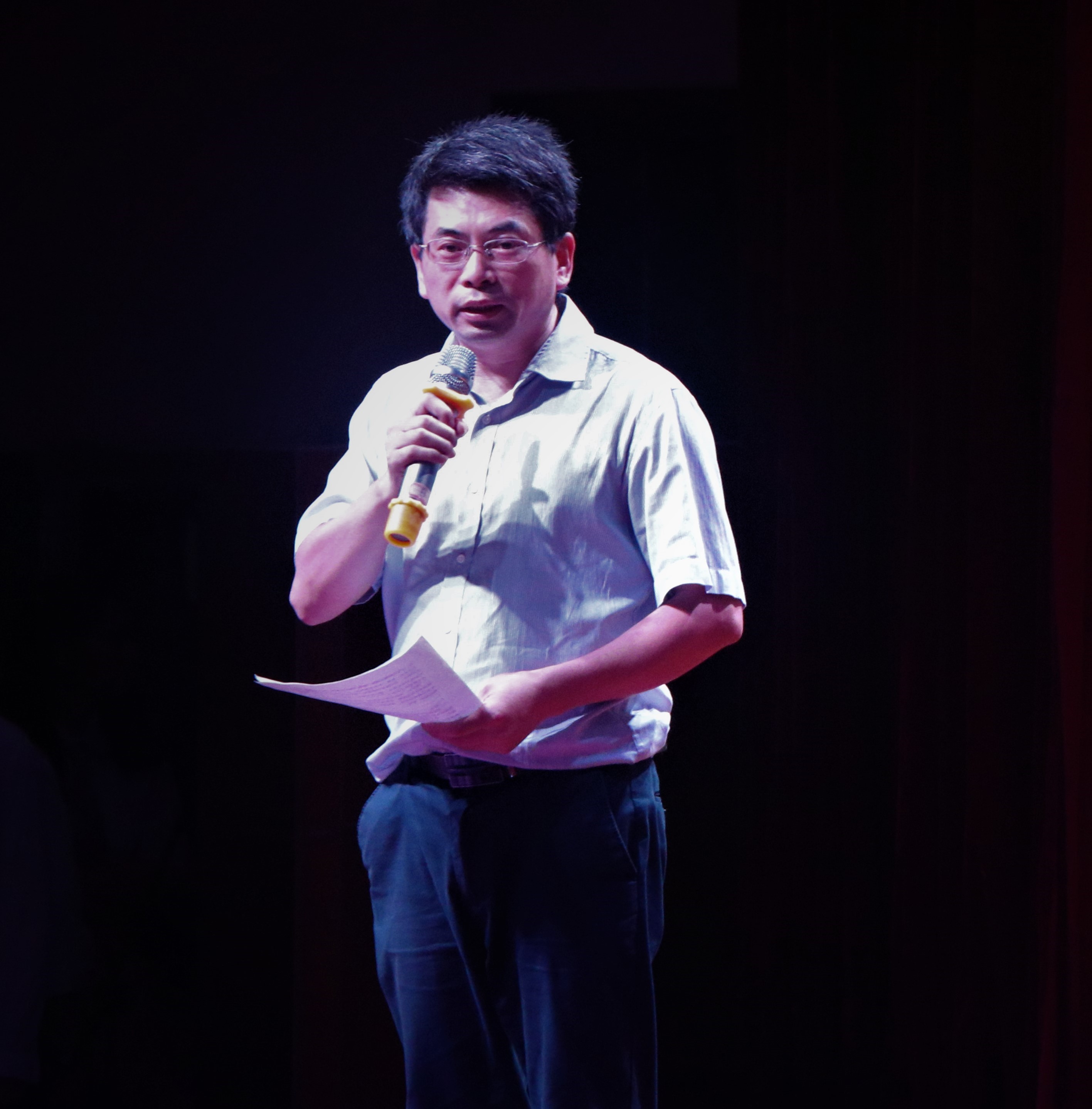 青年之声・新闻传播与影视学院隆重举行2018级“踏雁逐梦，怦然新动”新生文艺晚会