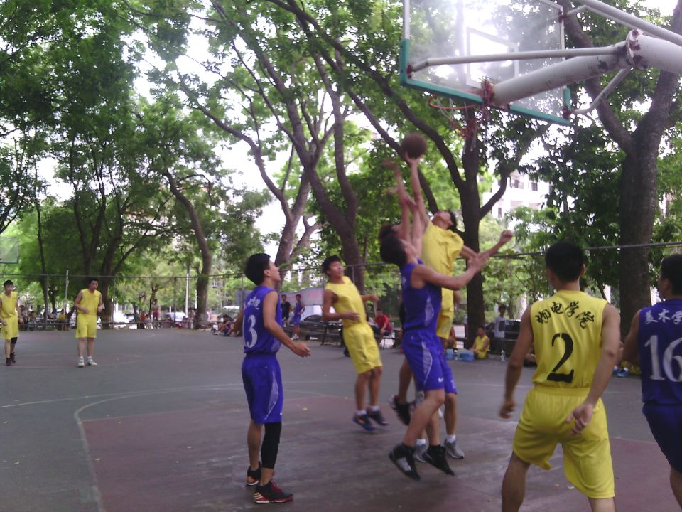 青春无限 风火篮球――记物理与电子工程学院男篮女排赛事