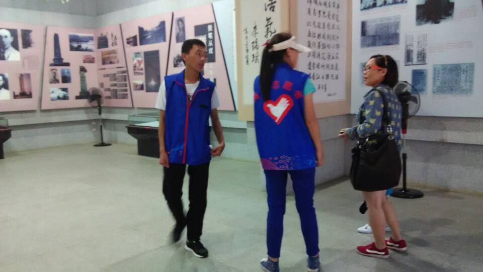  海师“蓝精灵”走近李硕勋 ――记地理与旅游学院李硕勋纪念亭志愿者活动