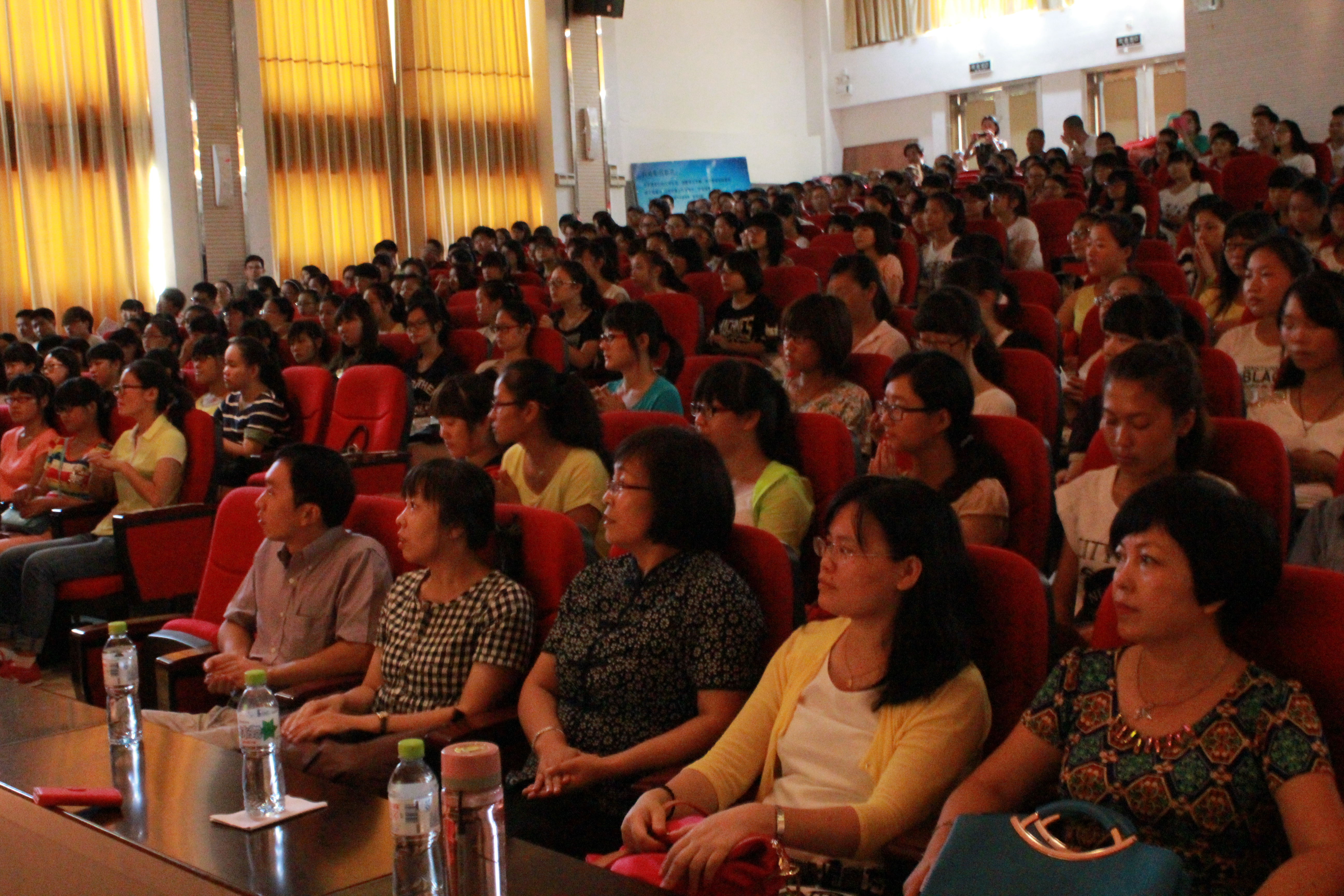 外国语学院召开2014级新生开学典礼