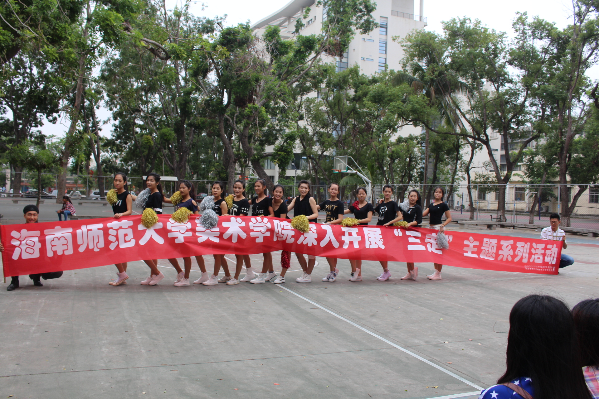 群雄角逐，谁主篮坛――――记美院开展“三走”主题系列活动之迎新杯篮球“友谊赛”