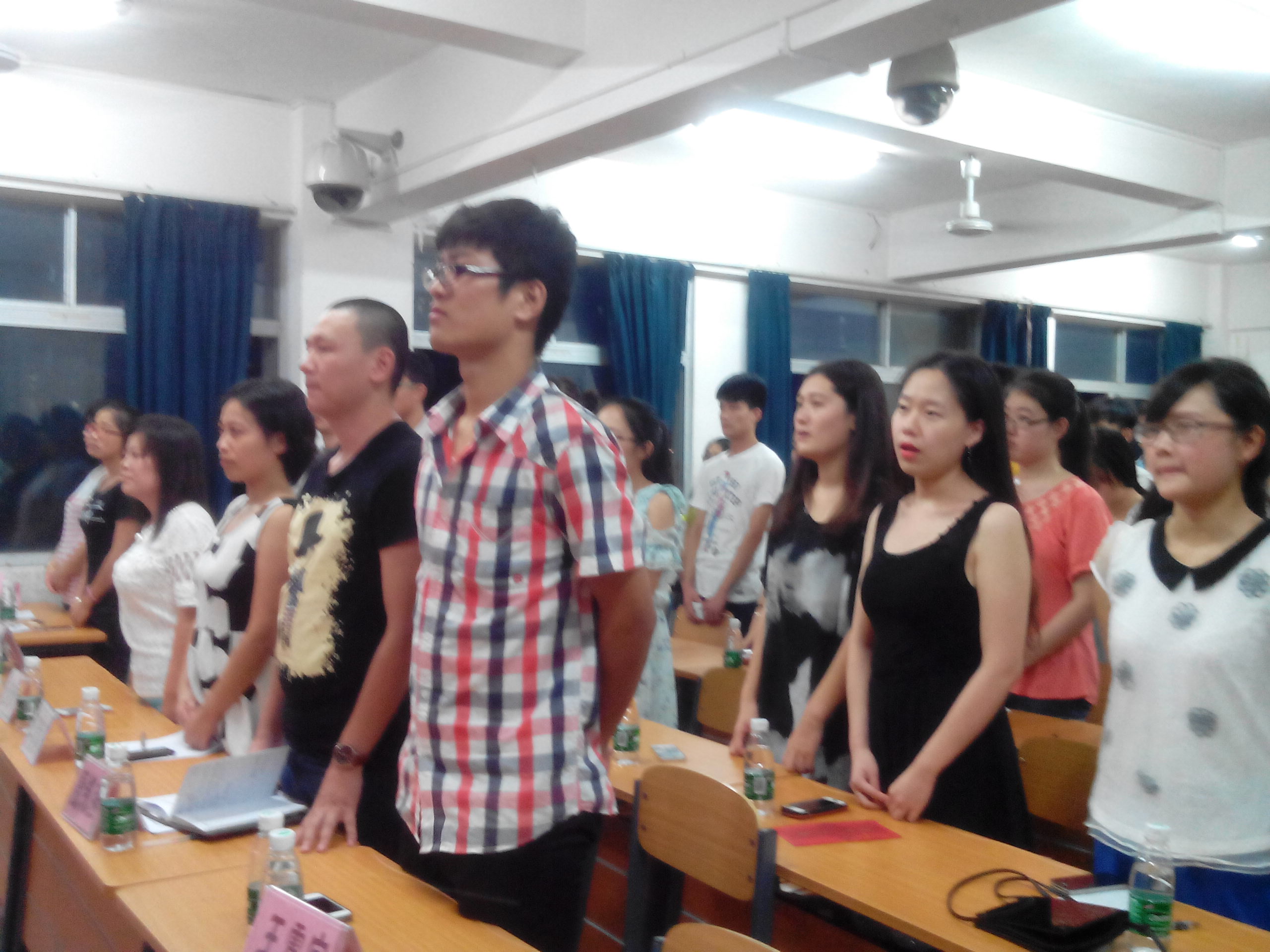 高举理想的青春大旗，永远跟党走！――记物理与电子工程学院党团知识竞赛决赛