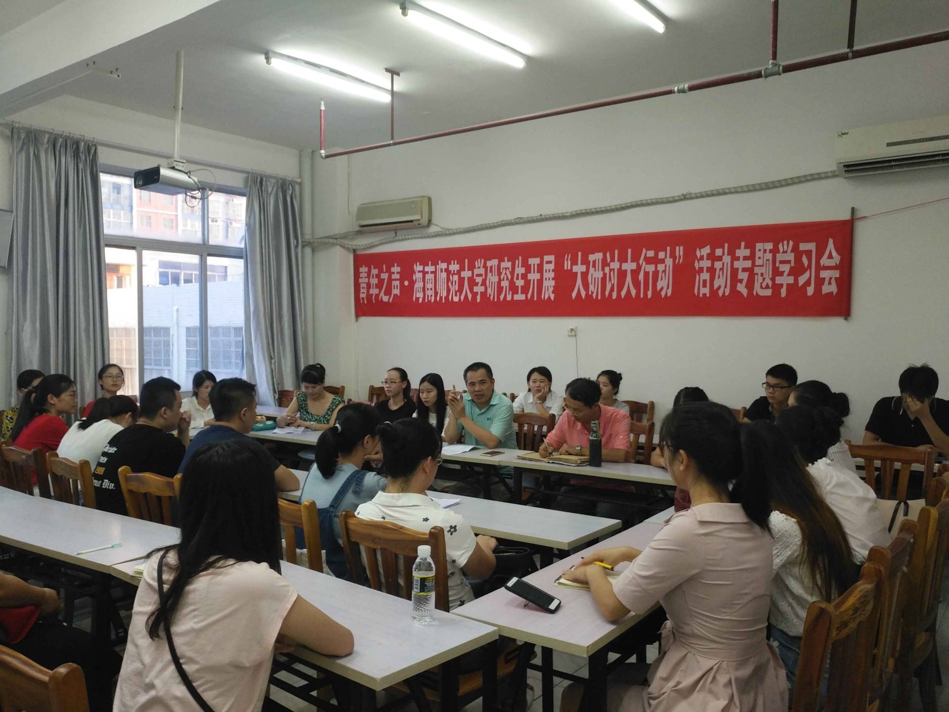 我院组织召开研究生开展大研讨大行动活动专题学习会